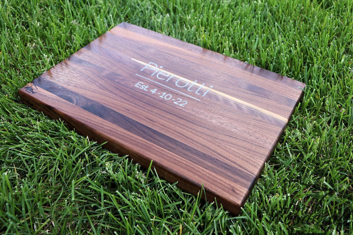 My latest custom board. I&rsquo;m beginning to really love walnut edge grain boards. Simple and elegant 😍

#walnut #cuttingboard #custom #personalized #maker #woodworking #engraving #shopsmall #shoplocal #madeinmn