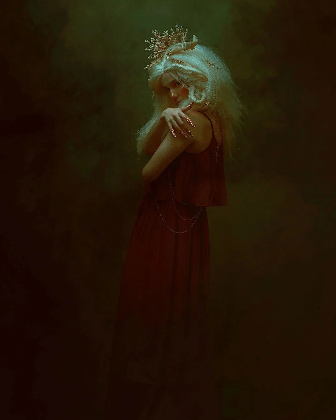 Oldies. Titania 🧚&zwj;♀️ Faerie Queen
@vinigure with HMUA by @reneejbeauty .