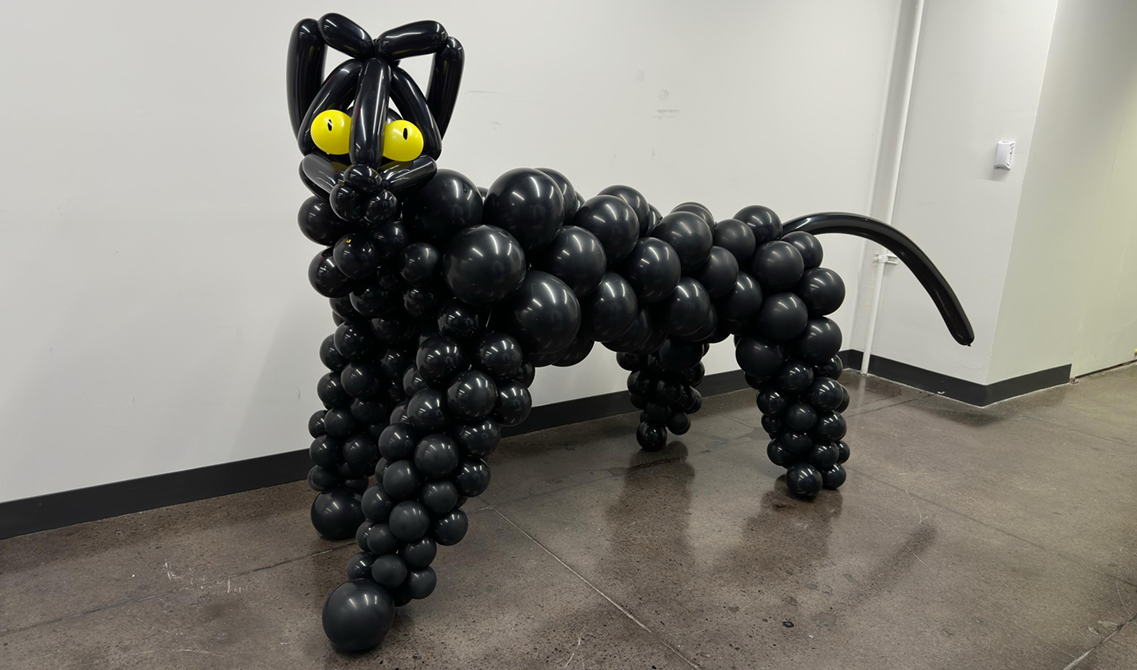 Black Panther Balloon Sculpture – NYC Balloons Sculpture Expert!