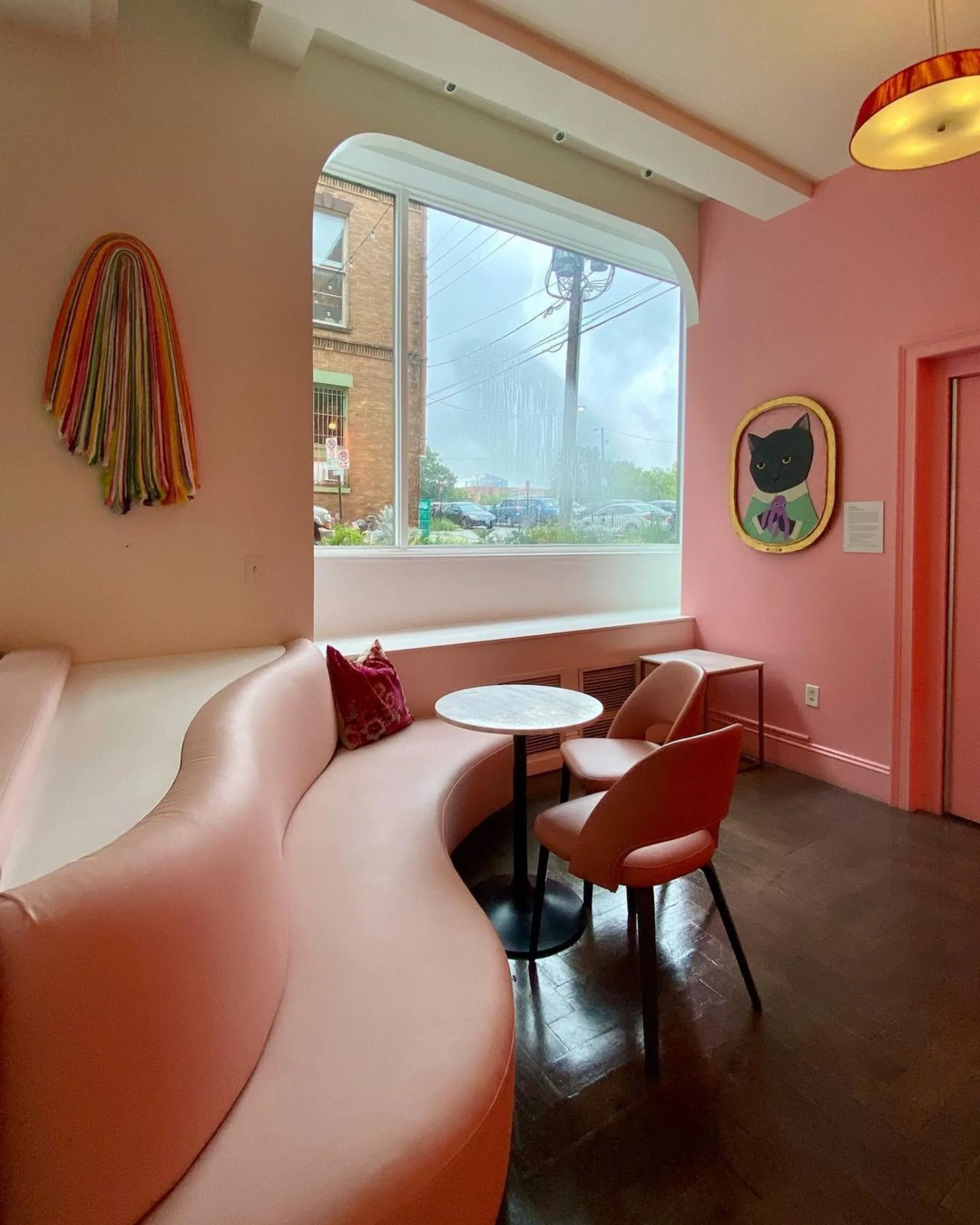 Ed 271: Free Bike Rides, Smashed Burgers, Award-Winning Crime Fiction