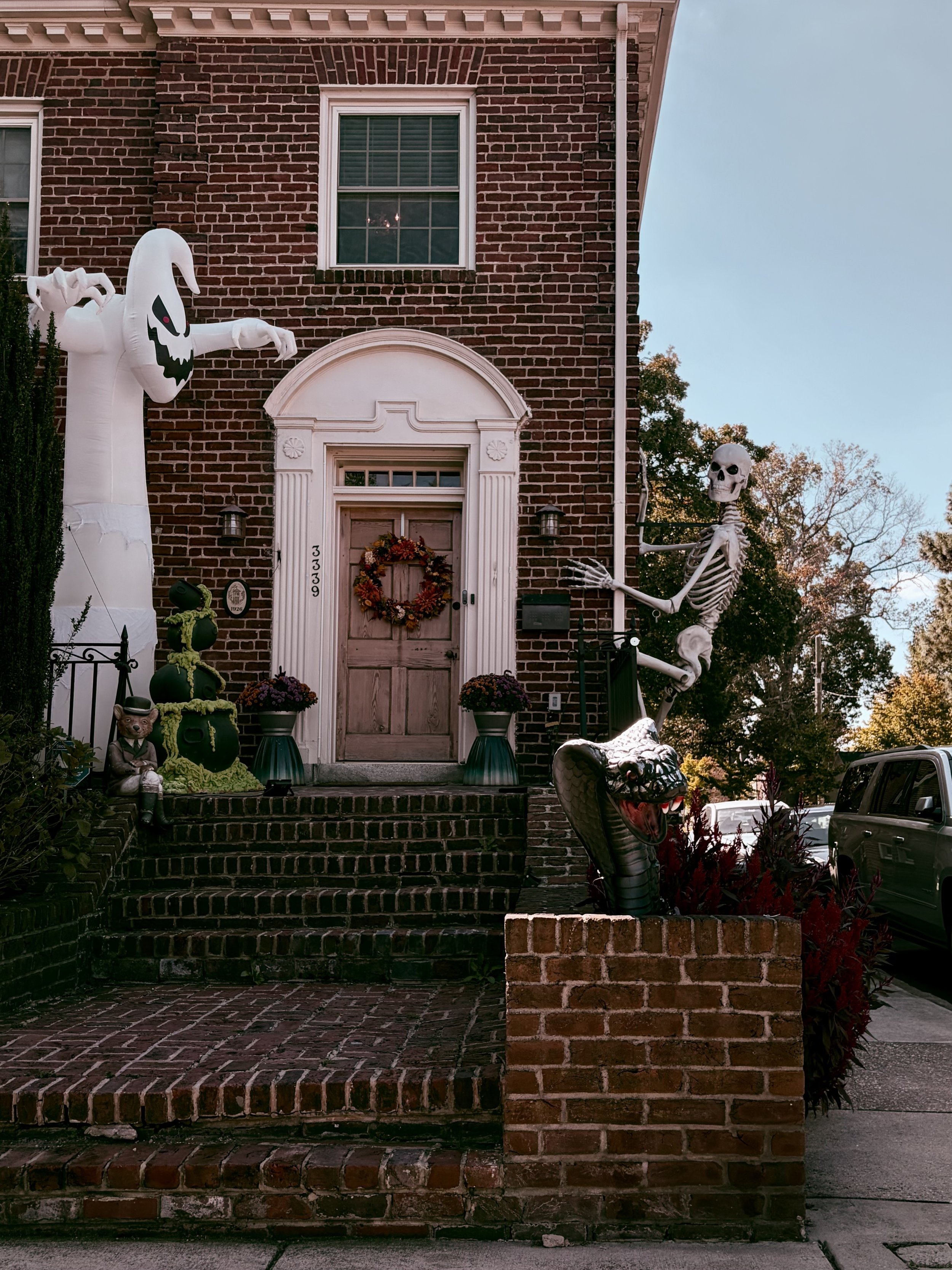 Ed 426: Final girls, Haunts of Richmond, Blessing of the Animals