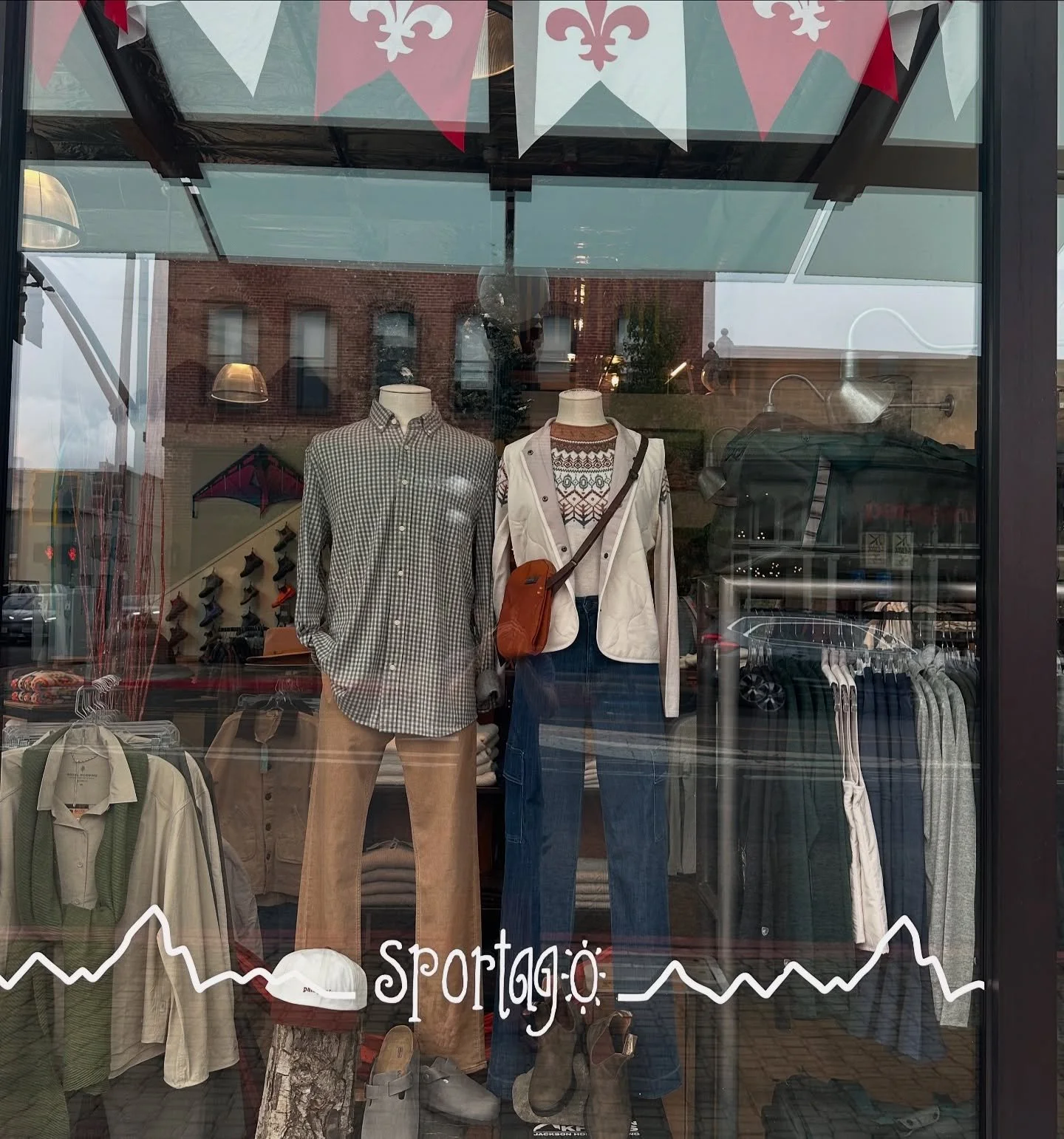 Fall windows are looking great.  Home coming parade this friday, Go Saints⚜️. Sidewalk sale this weekend,  so many fun activities.  #mysthelena #sthelenaca #downtownsthelena #sportago #shoplocal #napavalley #sthelenachamberca @sthelenaca @visitnapava