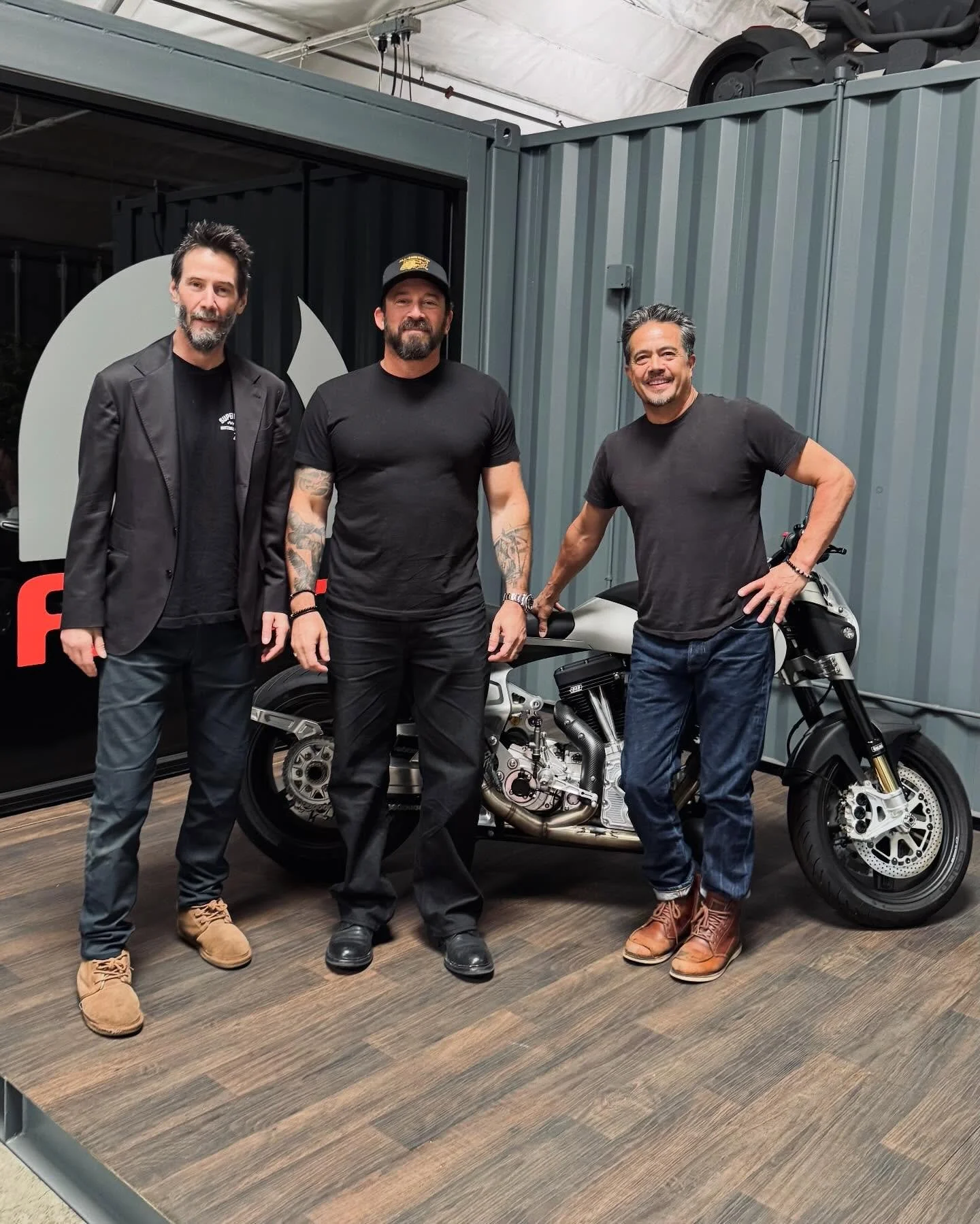 February was a good one&hellip; A lot of travel and I&rsquo;ve been deep in my writing. Can&rsquo;t wait to share a couple things I&rsquo;ve been working on very soon! 💪🖤

.
#California #Mexico #NewYork #KeanuReeves #EricHendrikx