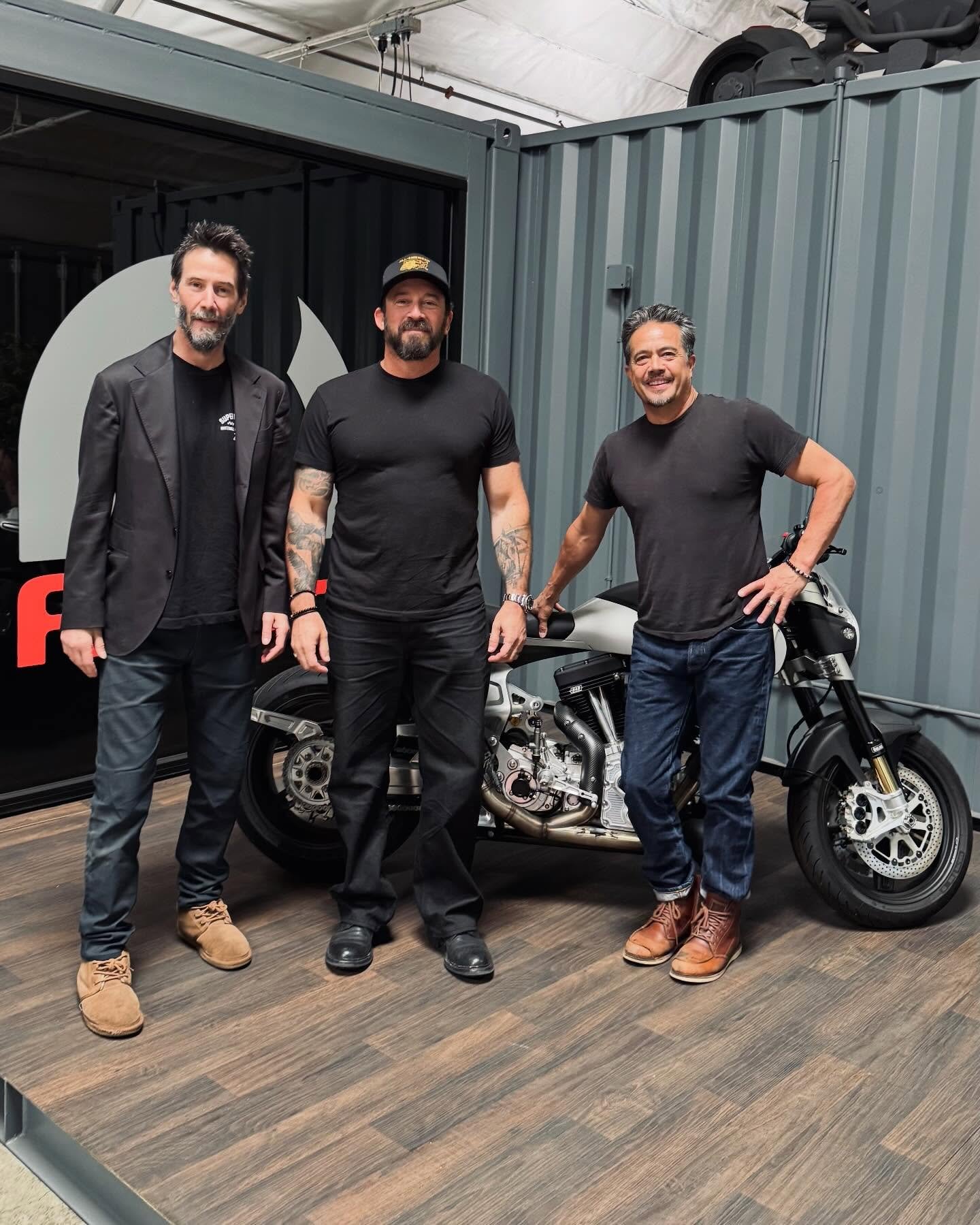 February was a good one&hellip; A lot of travel and I&rsquo;ve been deep in my writing. Can&rsquo;t wait to share a couple things I&rsquo;ve been working on very soon! 💪🖤

.
#California #Mexico #NewYork #KeanuReeves #EricHendrikx