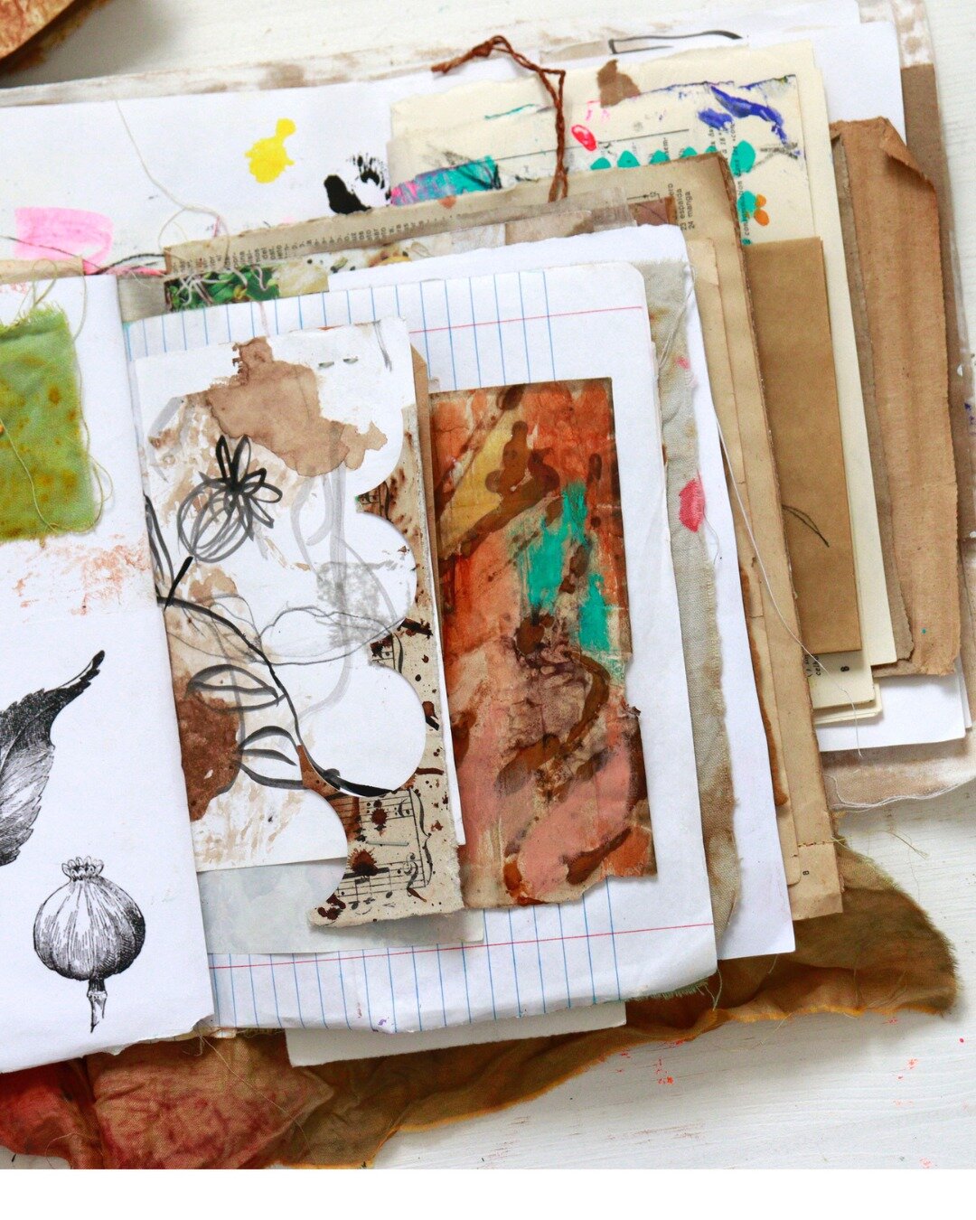 Let inspiration guide you through this FREE COURSE✨ Collect the pieces that ignite your creative spark💖

FRAGMENTS is a complimentary art class tailored for mixed media enthusiasts😍
Craft an art journal filled with the fragments that fuel your insp