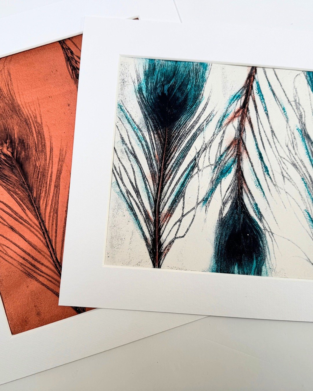 Day 13 of the Fest is here, and Clare Cosens brings us gel printing with peacock feathers and nature stamping 🪶

She shows two completely different results from the same feather. One bold and graphic, feather pressed straight onto the plate. One sof