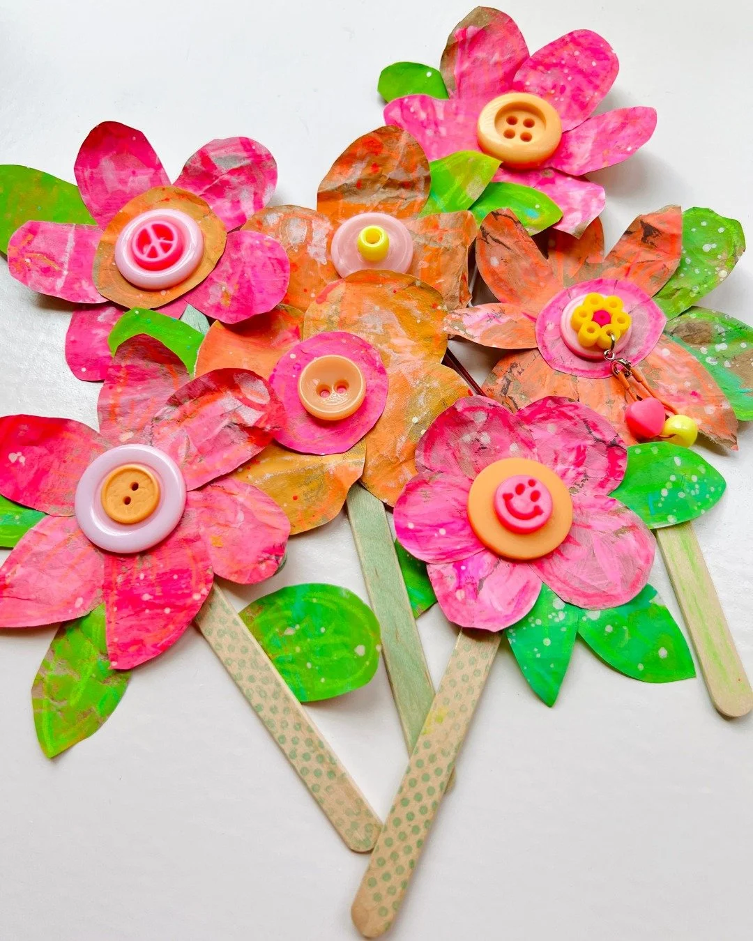Day 19 of the Flowers Magic Art Fest is here! Can you believe only twodays left?

Today's project is from Cindy Gilstrap 🌸 Joyful Paper Blooms.

Recycled paper, bright colours, and a whole lot of playful spirit. No perfect technique needed, just sim