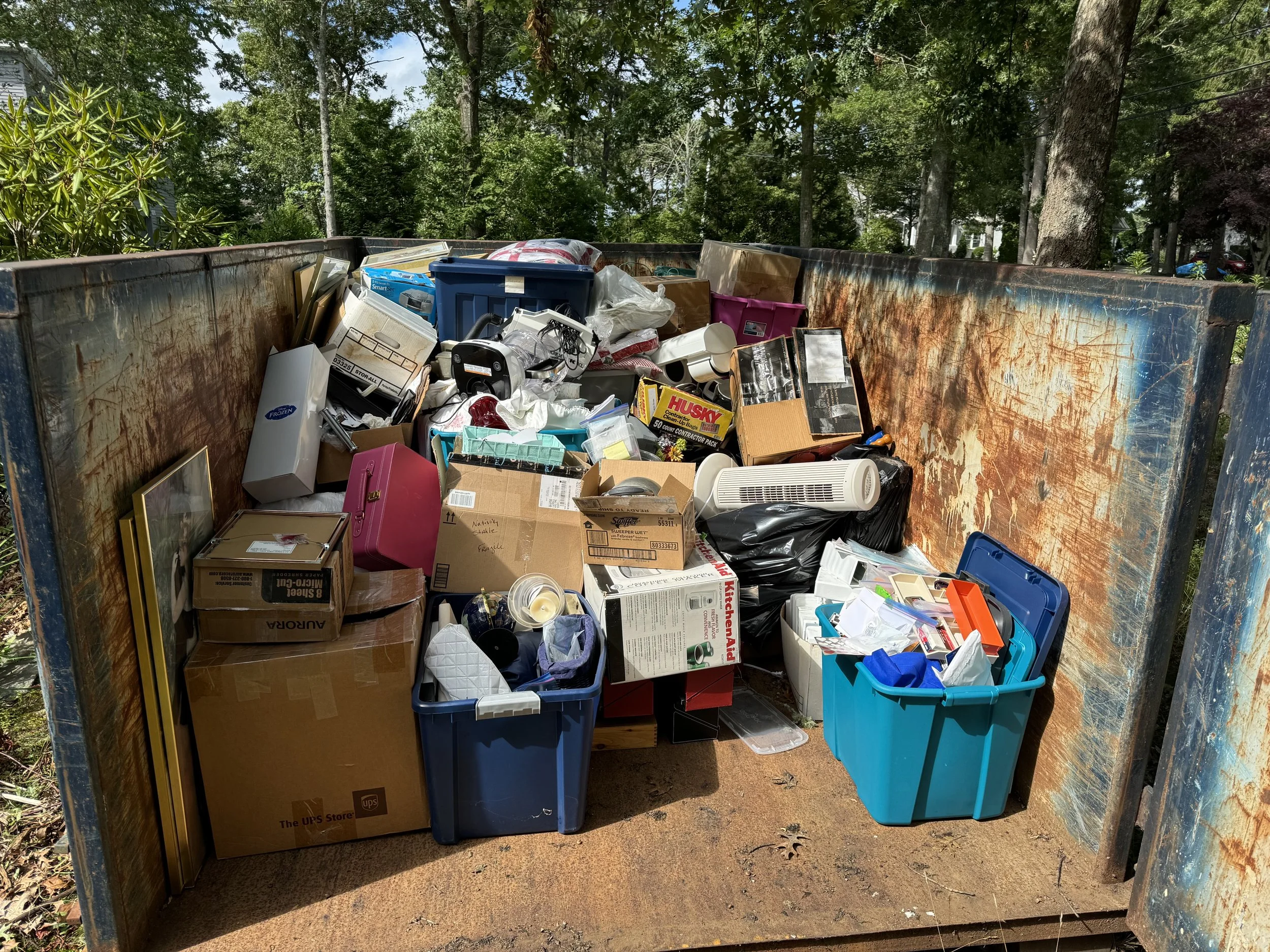 The Pros and Cons of Renting a Dumpster for Decluttering Your Home