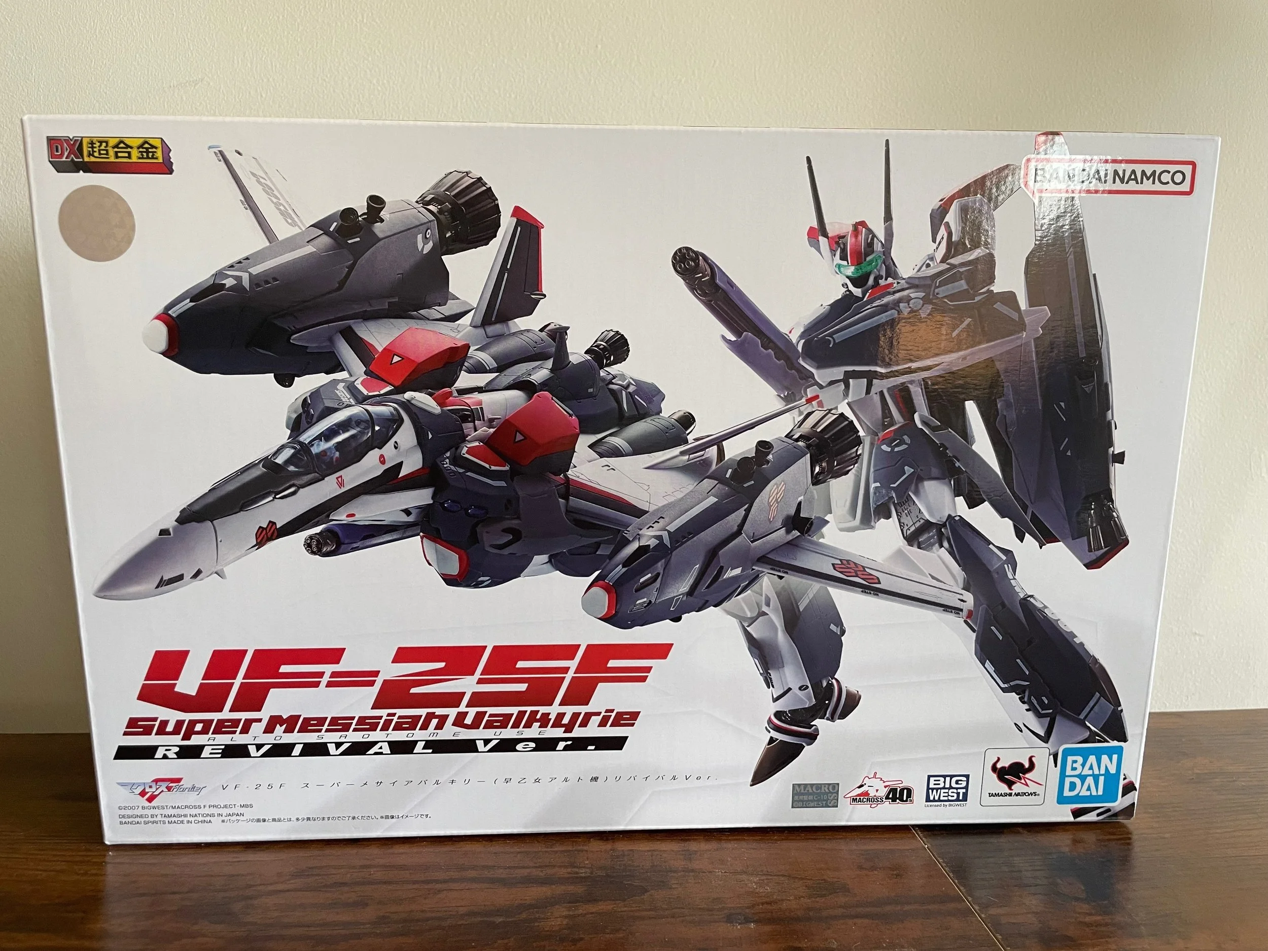Bandai VF-25F Super Messiah Valkyrie (Alto Saotome)