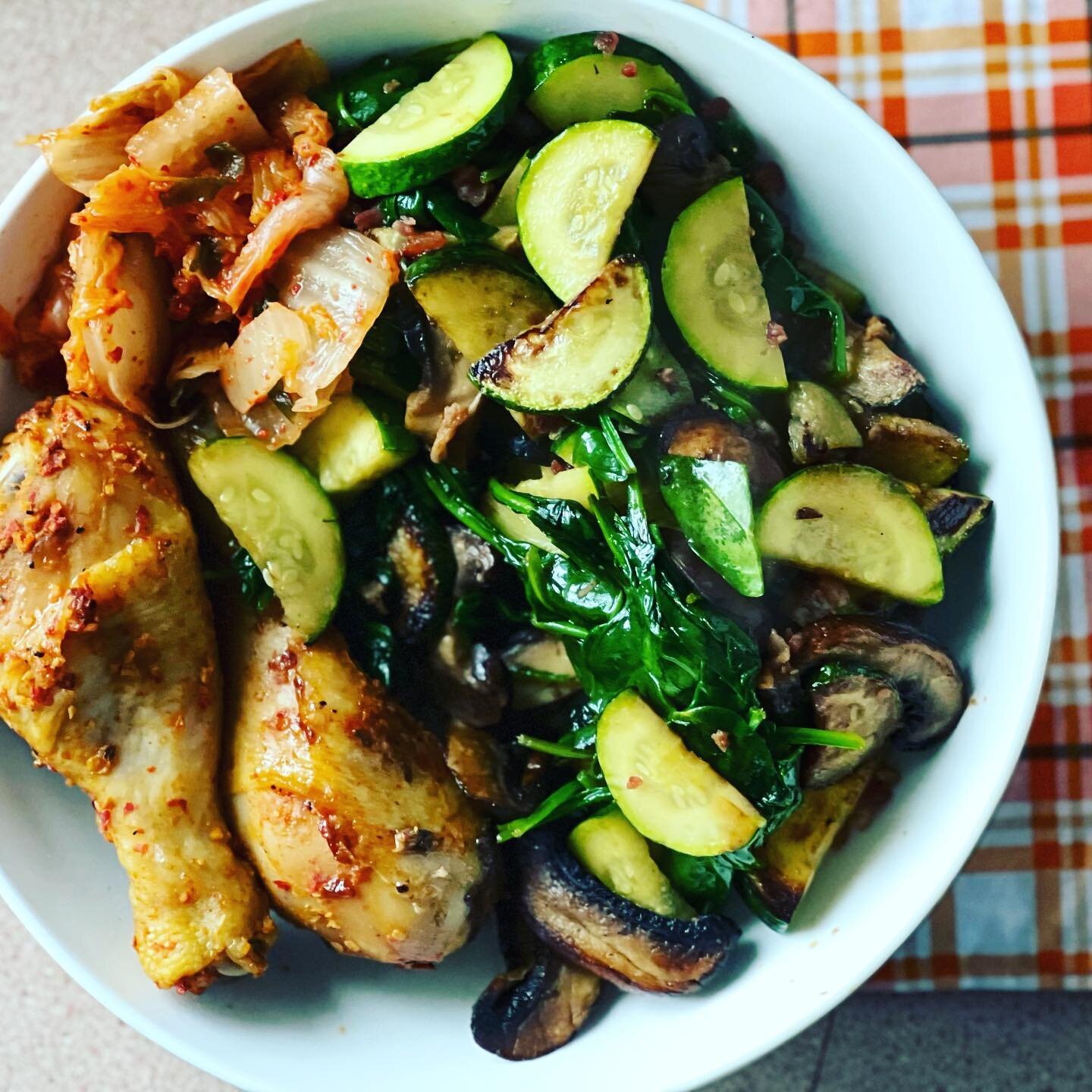 Lunch in under 10 minutes. (I cheated, I meal prepped a whole sheet pan of chicken legs so I had a quick protein option!) I have 2 goals: eat more veggies and Make actual lunches for myself. This fit the bill! Quick chop on a zuke, some mushrooms and