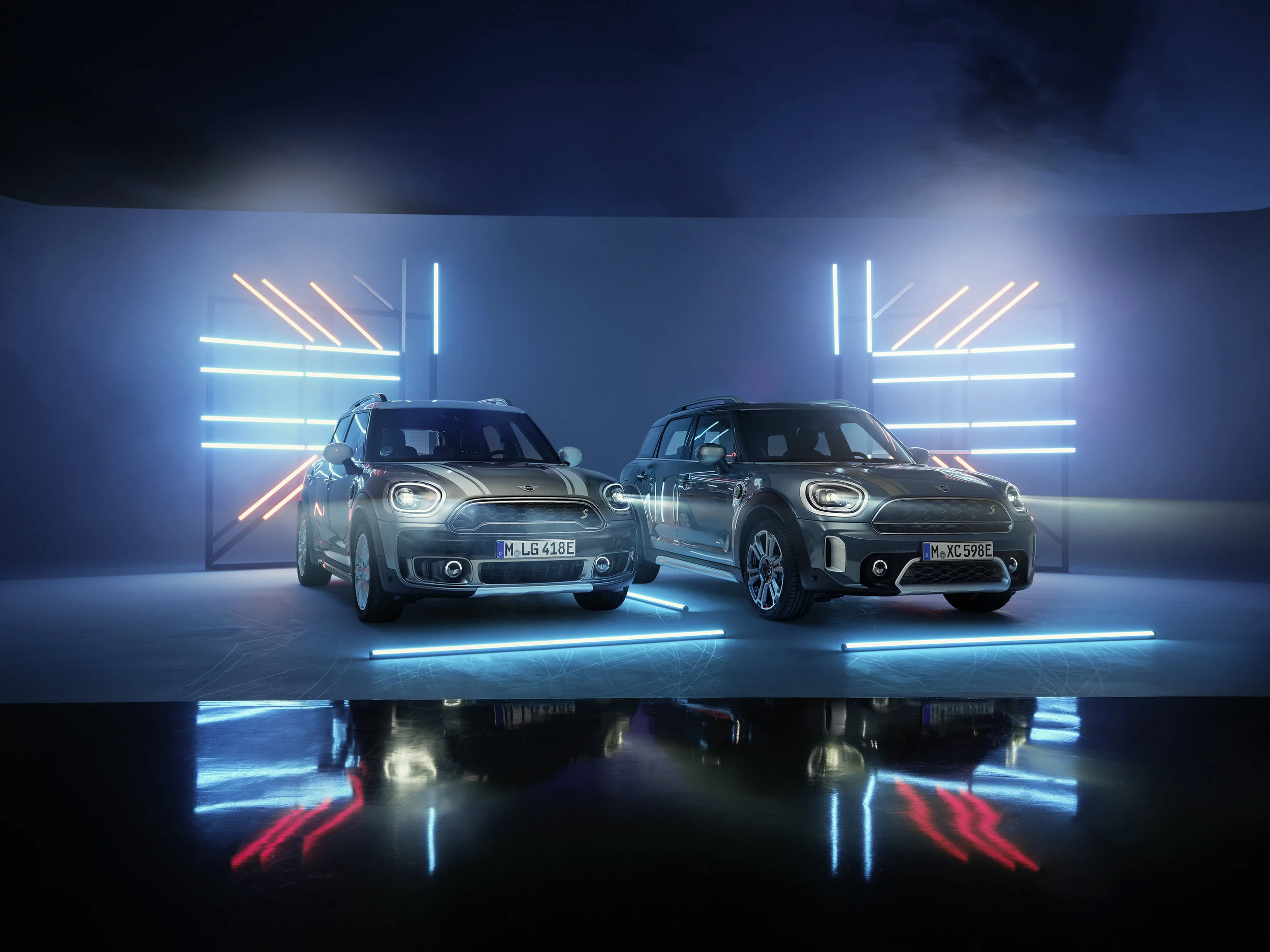 mini_jcw_phev_moody_studio_Gruppe_01.jpg