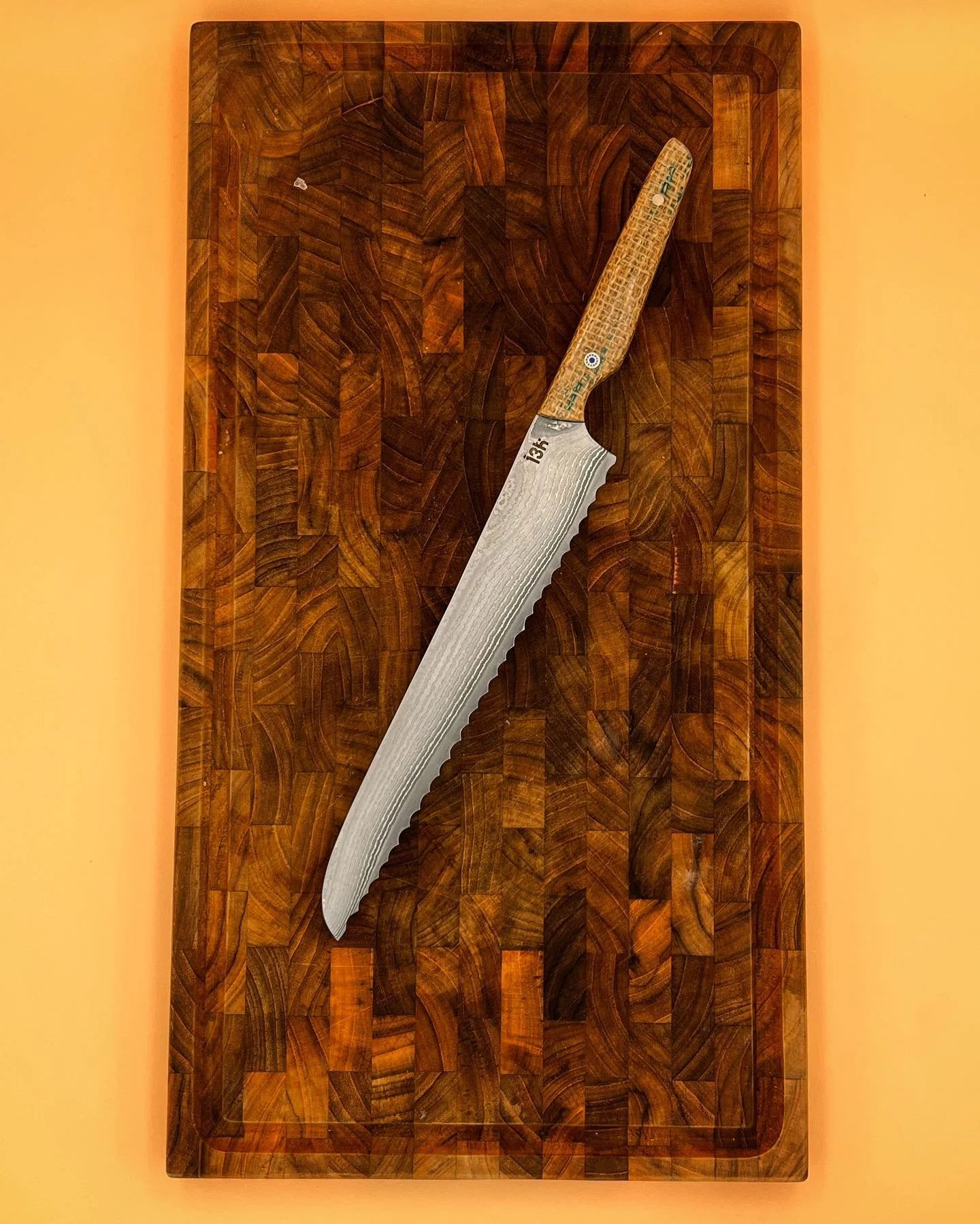 The Tretten Bread Knife / br&oslash;dkniv

Steel: Japanese Stainless Takefu VG 10 Cored 67 Layers
Handle: Coffee Bag Micarta with mosaic pin.

230mm Blade / 360mm Total Length

Not Available / Sold

#h&aring;ndv&aelig;rk #handmade &nbsp;#madeindenmar