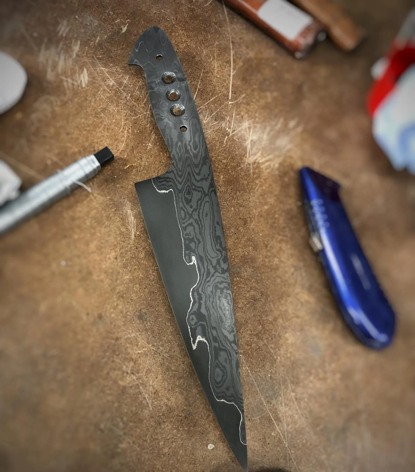 2x 10hr coffee soaks to finalise the contrast. Next a spalted beech handle with white liners to finish it off. This is another one going up on the new website when it launches. 

205mm length with 57mm heel. Damascus clad O7. 

#knifemaking #customkn