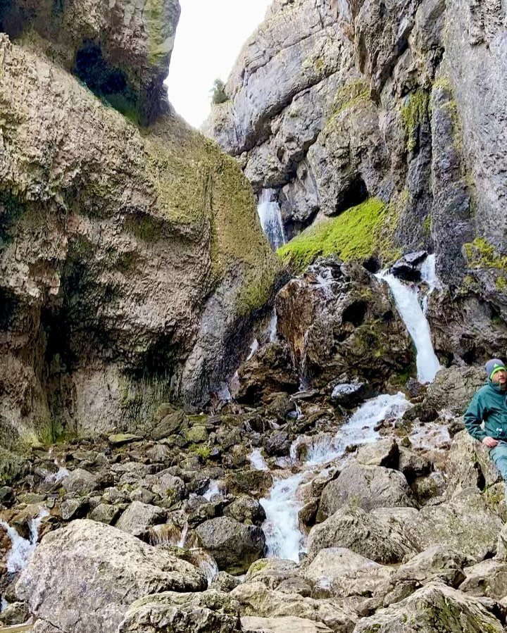 Yorkshire Dales 🐏

#yorkshire #yorkshiredales #visityorkshire #malhamcoveyorkshire #janetsfoss #boltonabbey #embsay #skipton #malham