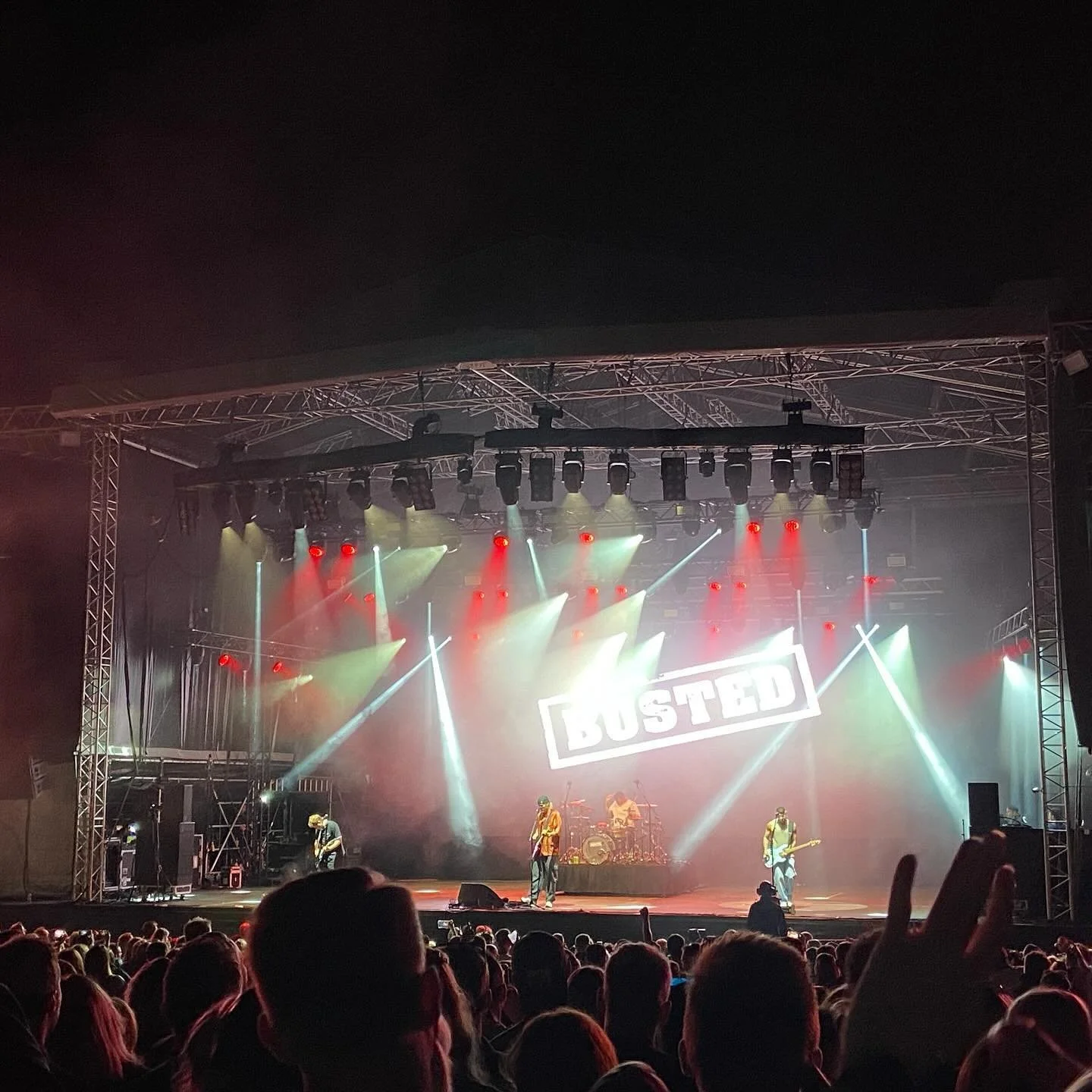 Catching @busted live for the second time in a year after over 20 years of loving them was incredible! Swipe to see a throwback of baby Emily at a Busted concert in 2004! 👉🏻👀

@trentham.live #busted #livemusic #trenthamlive