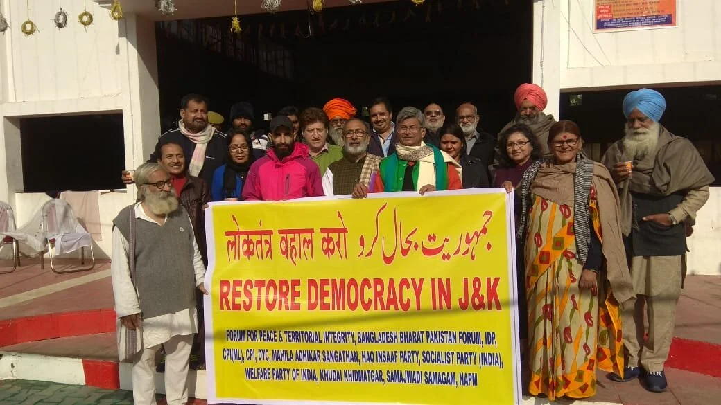 SANDEEP PANDEY AND COLLEAGUES ON PEACE YATRA REACH SRINAGAR