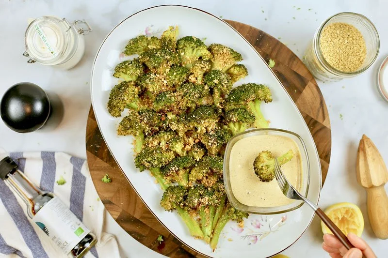 Броколи на Фурна с Хрупкав 'Пармезан’ {без олио и добавена сол}