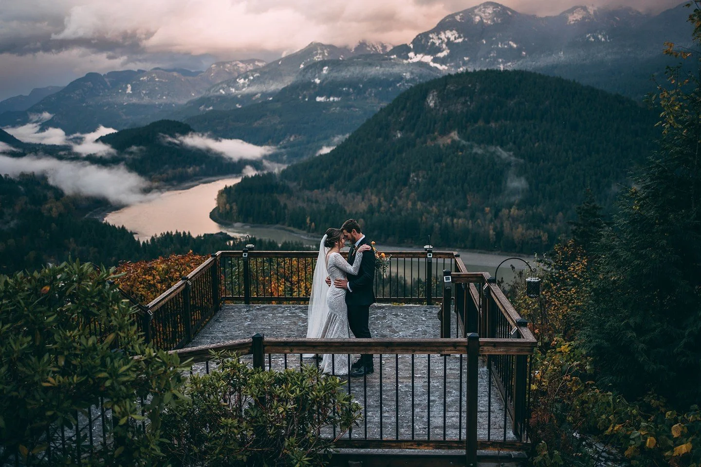 When the views speak for themselves ⛰️
Moments like this remind us that the landscape is more than a backdrop—it shapes the emotion, frames the story, and elevates every intimate connection on a wedding day. 
Photo & Video: @the.macle