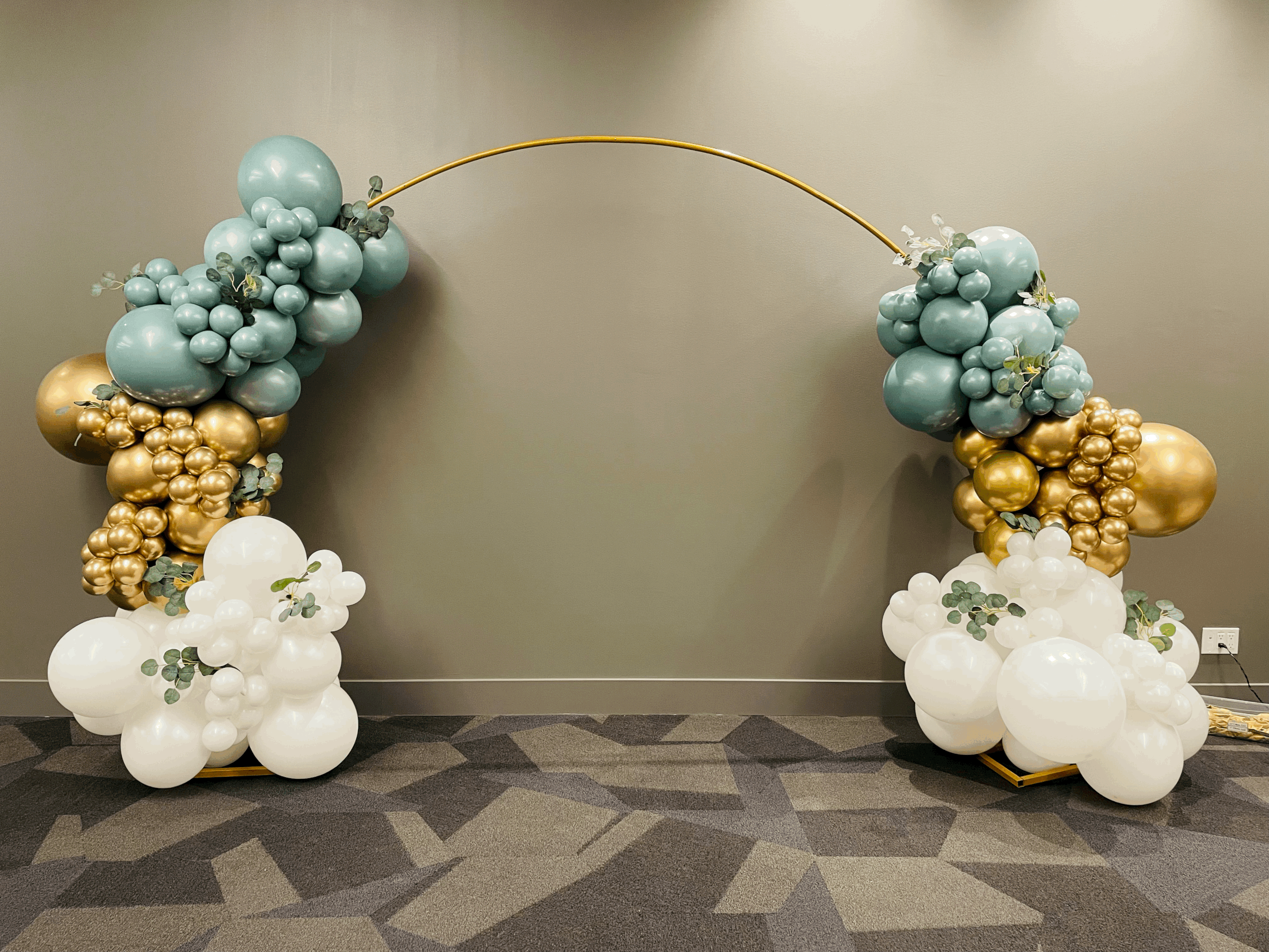 Metal gold ring Backdrop + Balloons