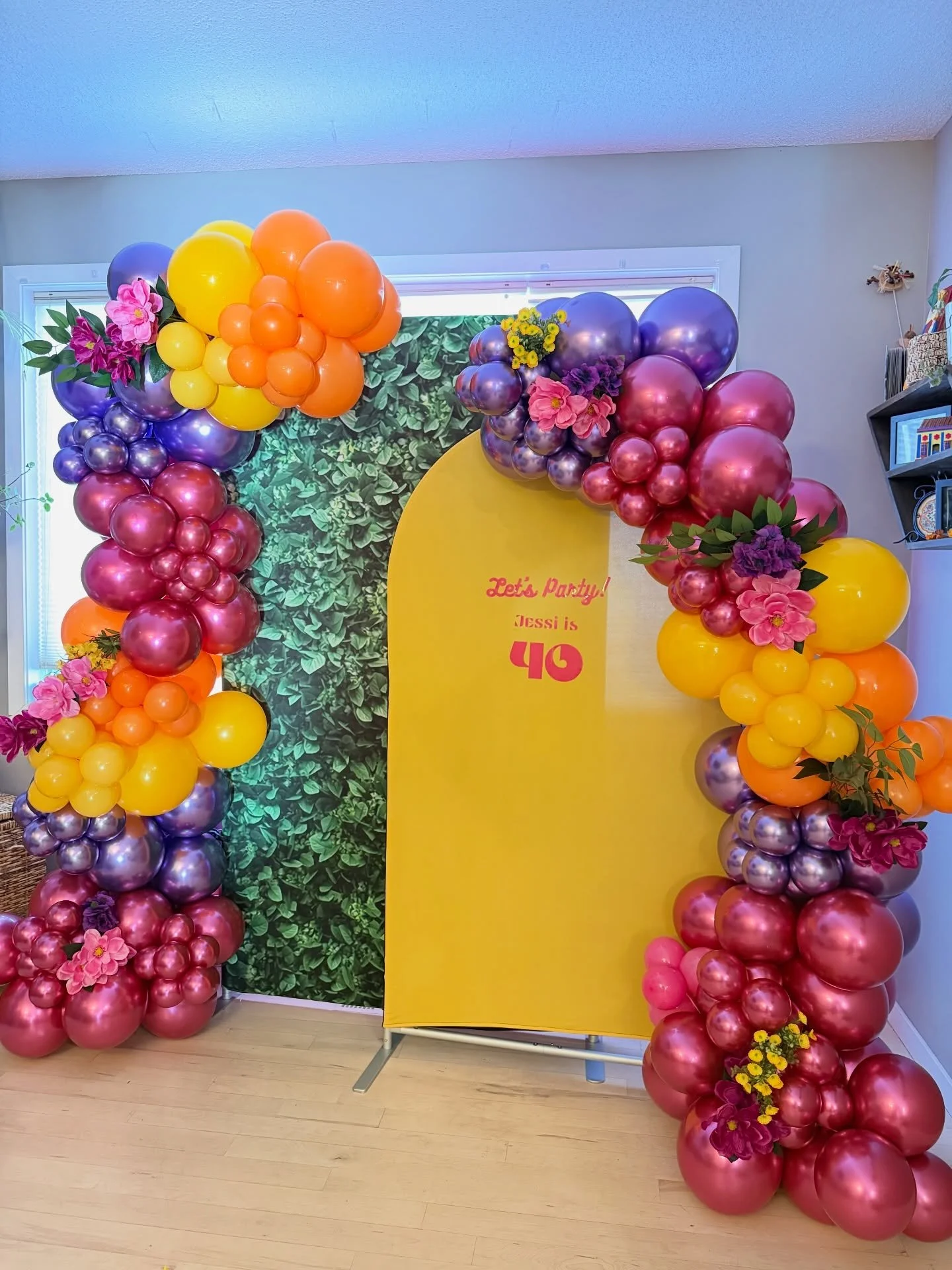 Benito bowl&hellip; but make it a 40th birthday party backdrop. ☀️🌺🏝️