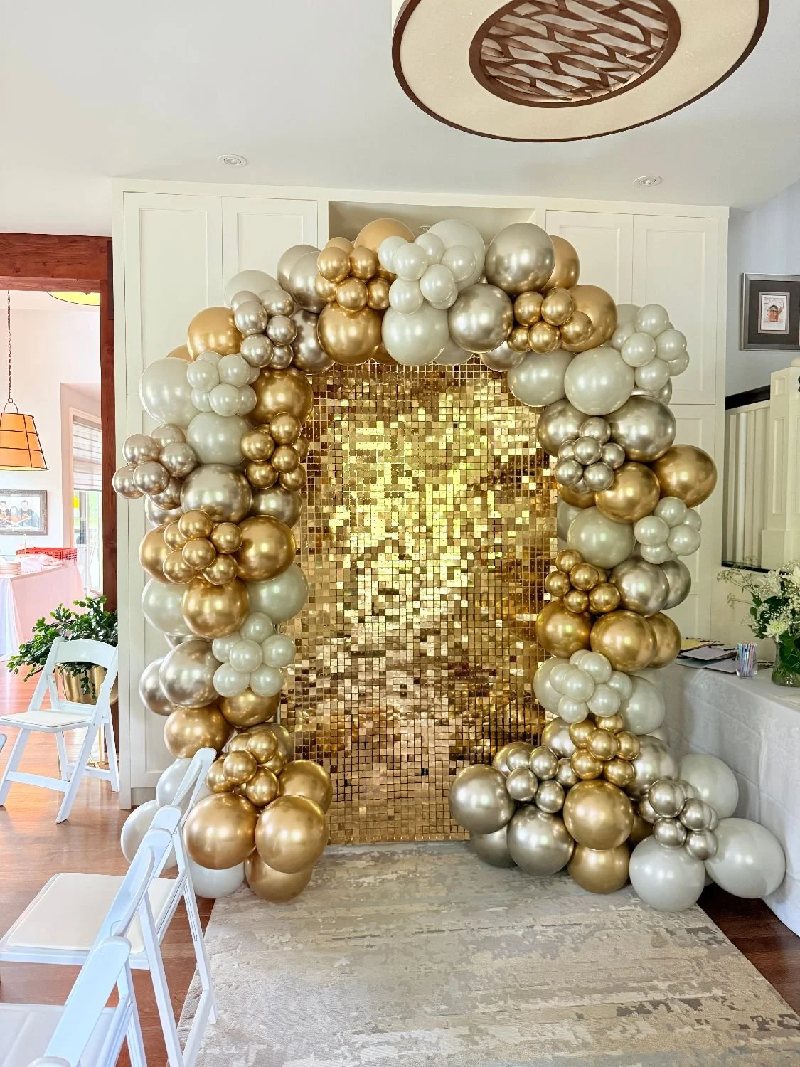 birthday-photo-backdrop-with-balloons.jpeg
