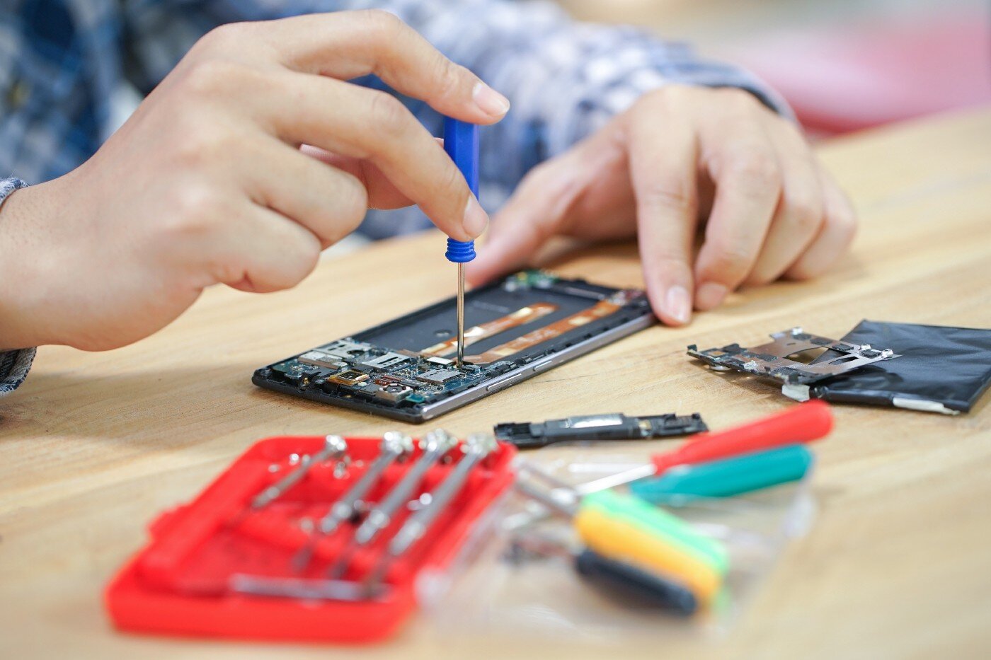 Used Tech and DIY Repair Are Booming Amidst Pandemic