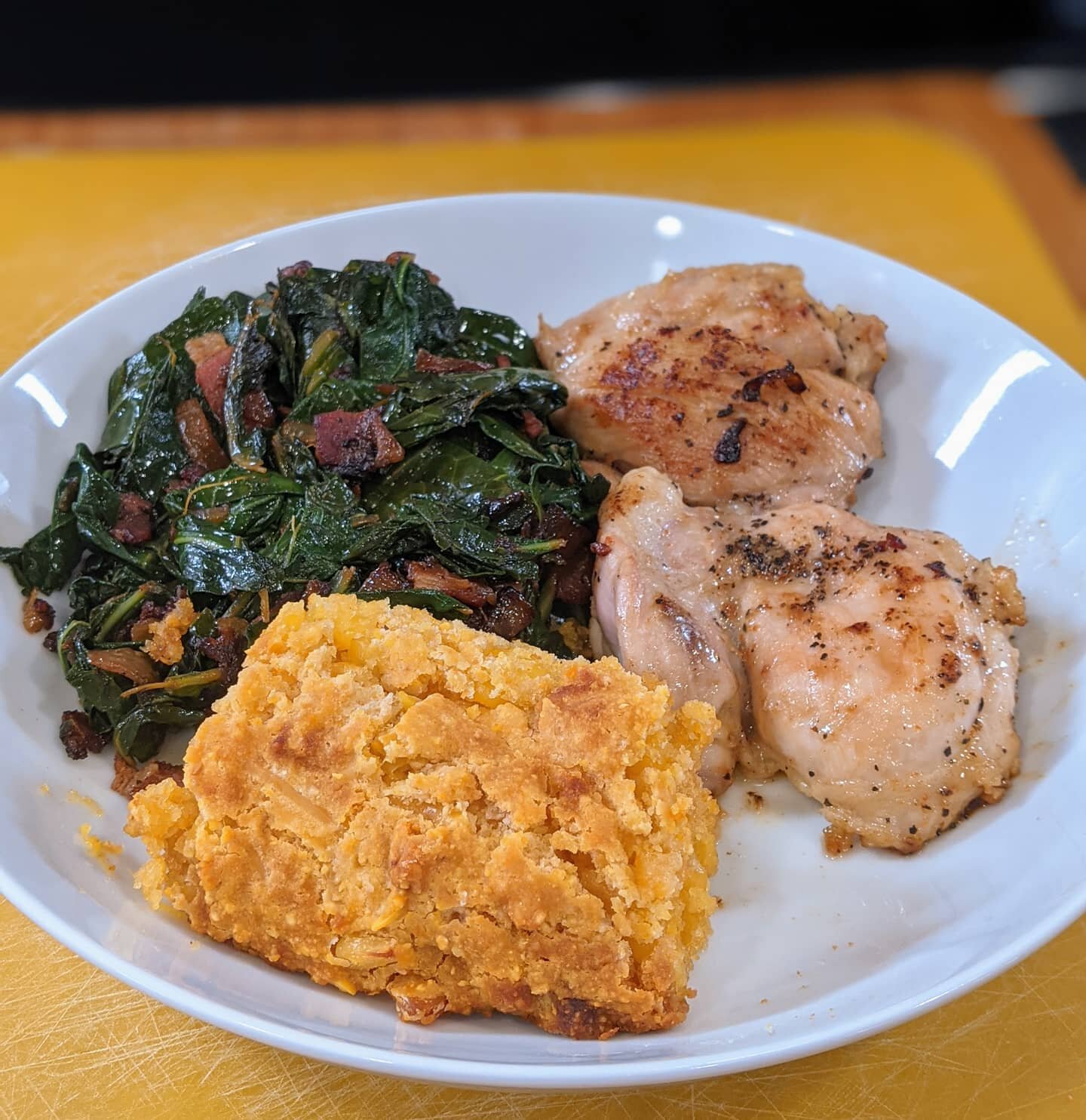 This week's Biscuits Be Cooking class was a win! 😍 We made some of my favorite recipes from childhood, with slightly healthier ingredients! 😎 Aka organic chicken thighs sauteed in ghee vs. fried chicken. Organic collards with uncured bacon. And the