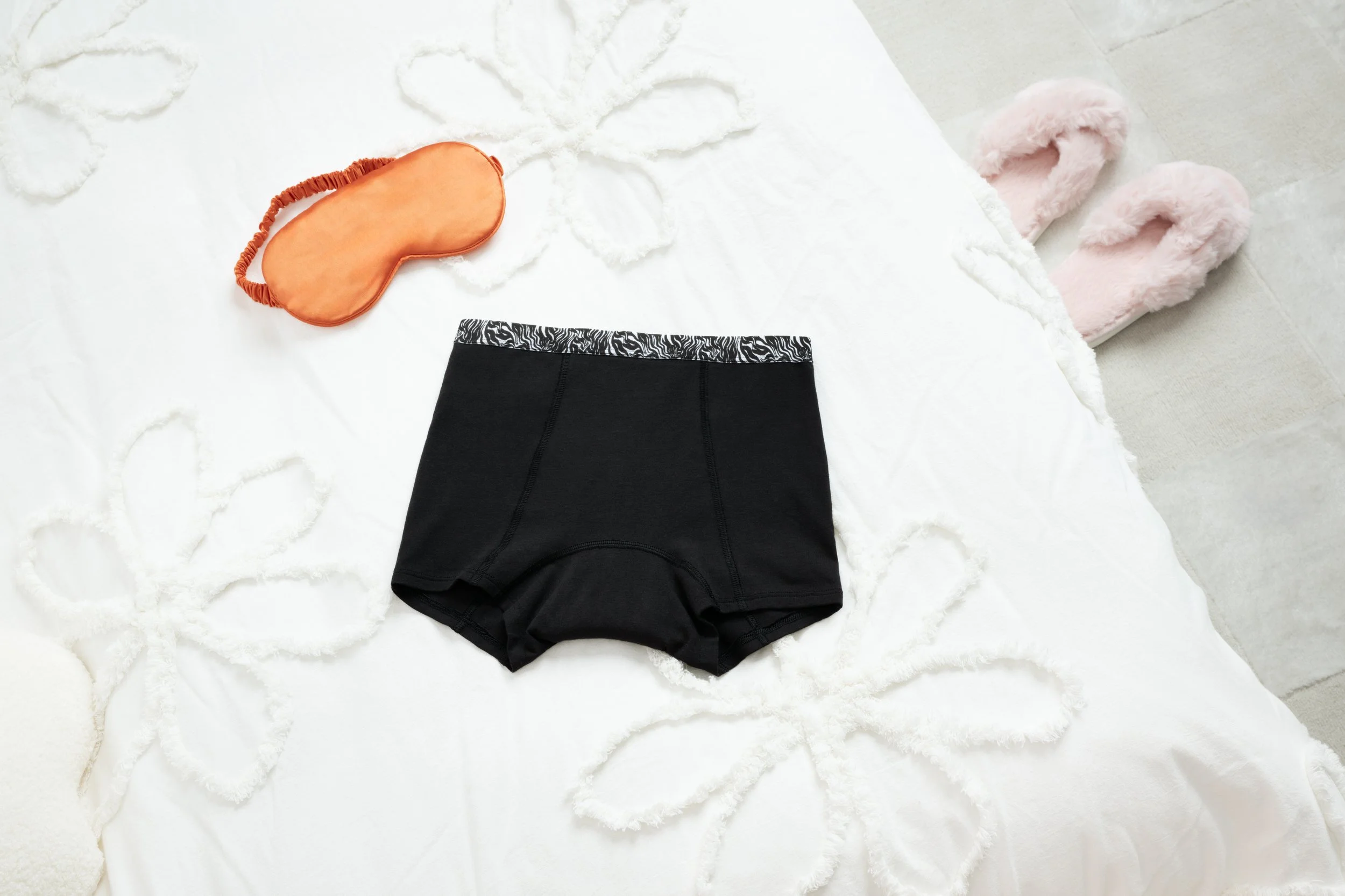 39_TeenLifestyle_Sleep_OvernightBoyshortBlack_Flatlay_012.jpg