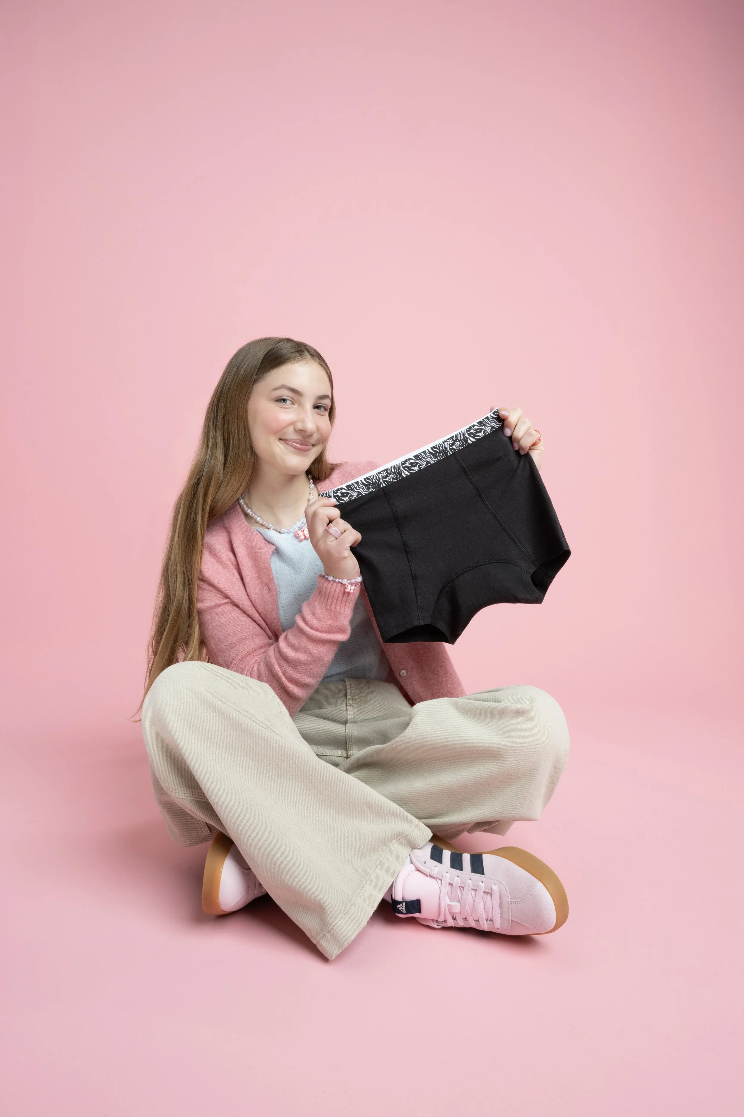 38_TeenLifestyle_OvernightBoyshortBlack_Chloe_186.jpg
