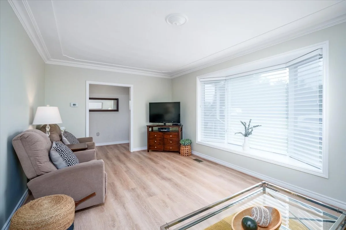 10-living room 3.jpg