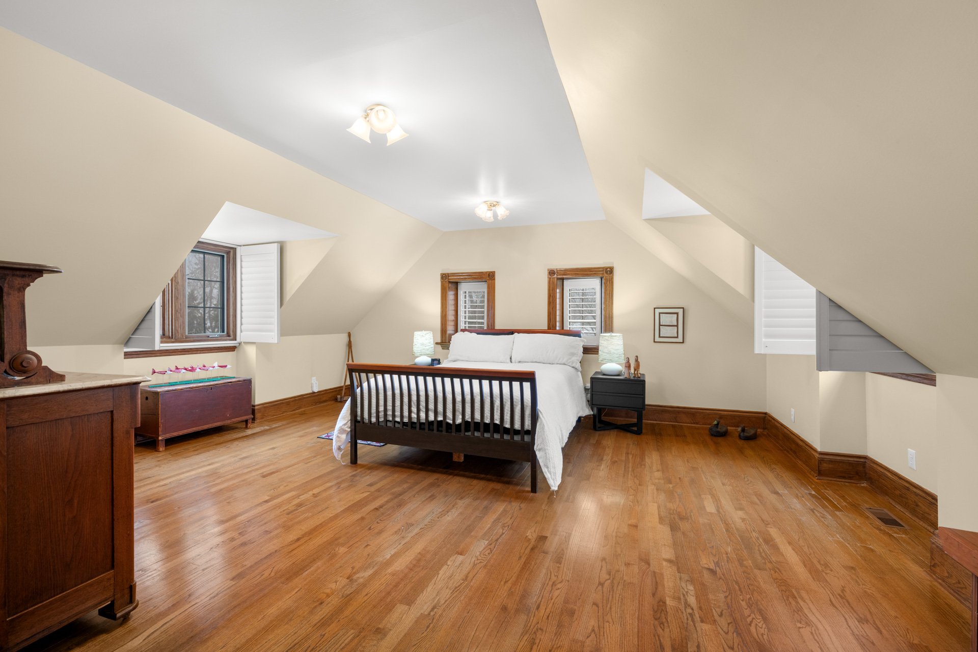22-stuart-street-guelph-heritage-private-primary-bedroom-loft.jpg
