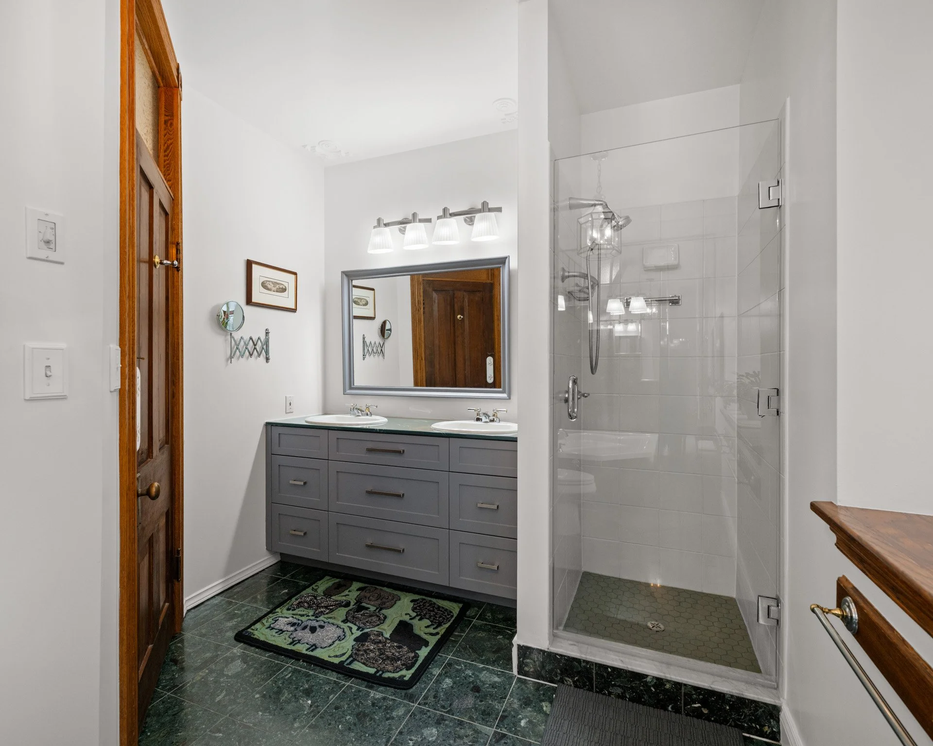 22-stuart-street-guelph-main-bathroom-historic-home.jpg