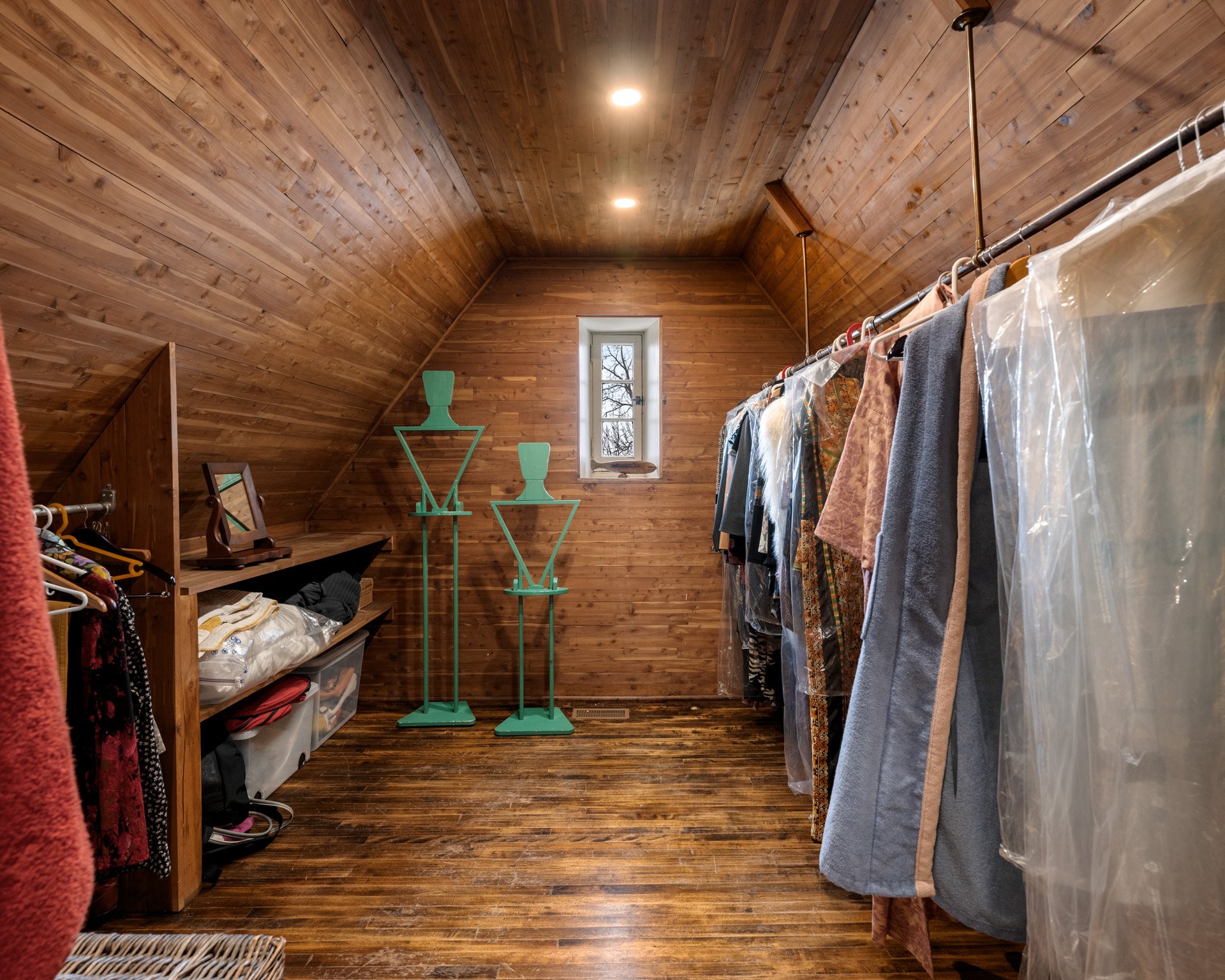 22-stuart-street-guelph-walk-in-closet.jpg