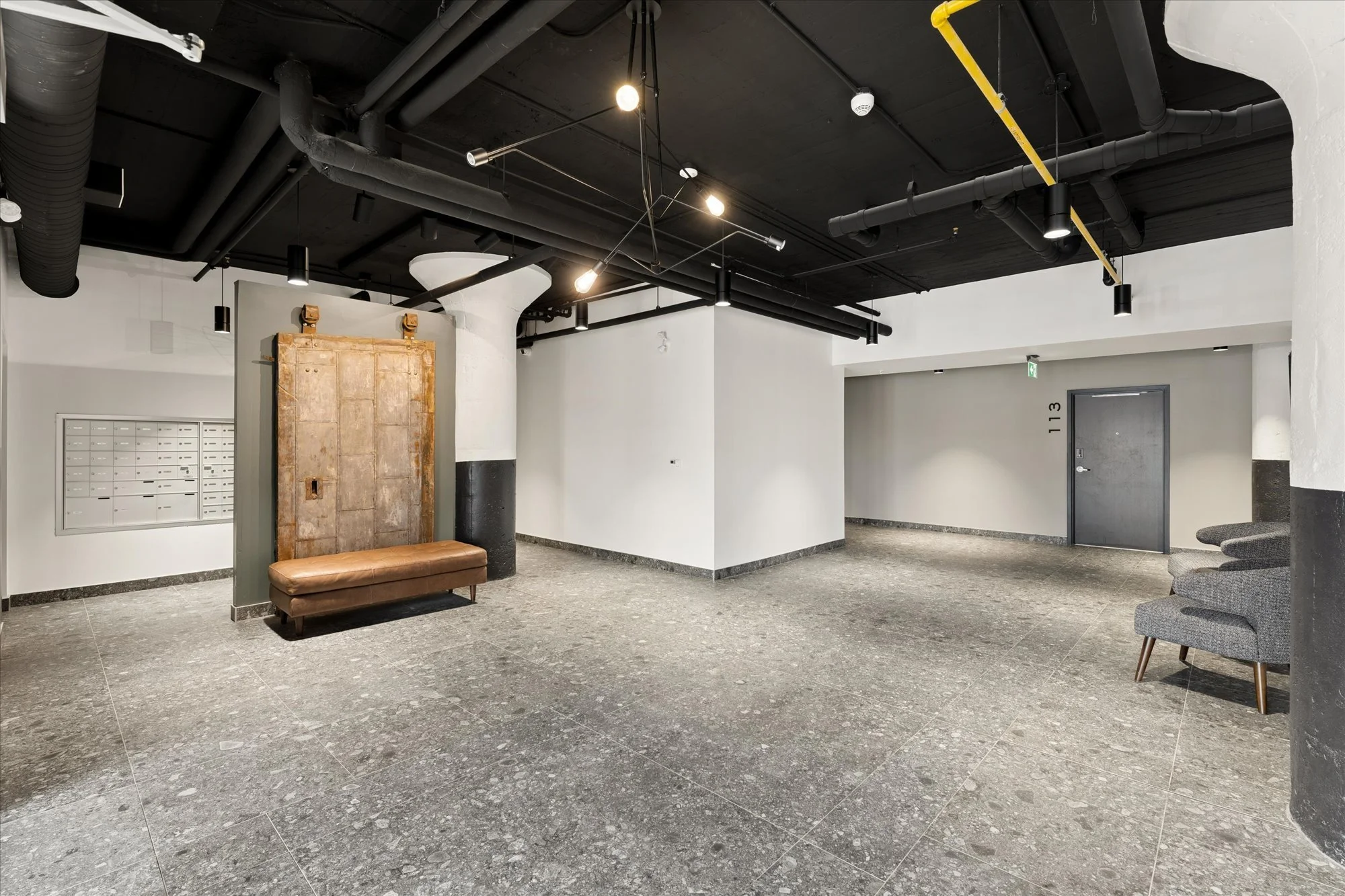 21-120Huron137 021.jpg