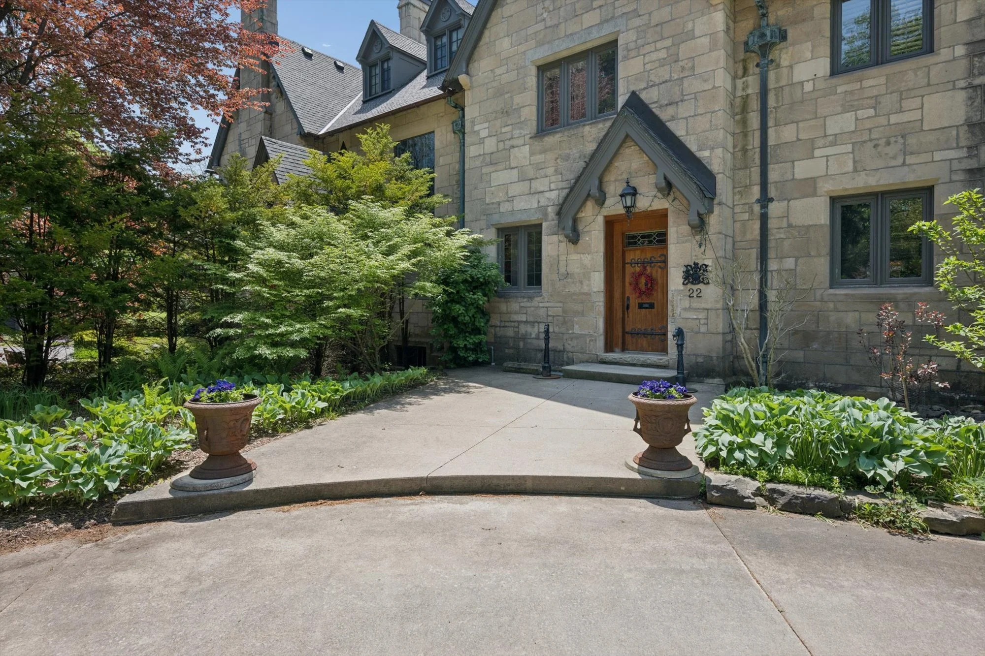 22 Stuart Street, Guelph ON Ker Cavan Summer Exterior (8).jpg