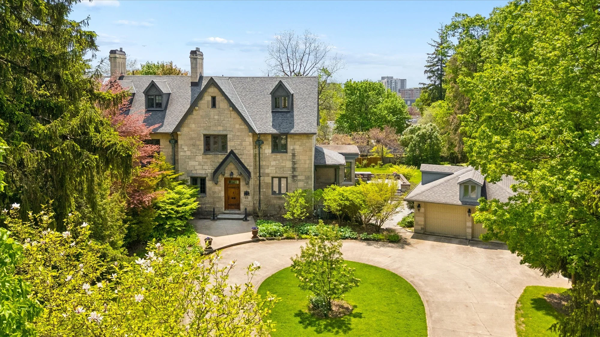 22 Stuart Street, Guelph ON Ker Cavan Summer Exterior (47).jpg