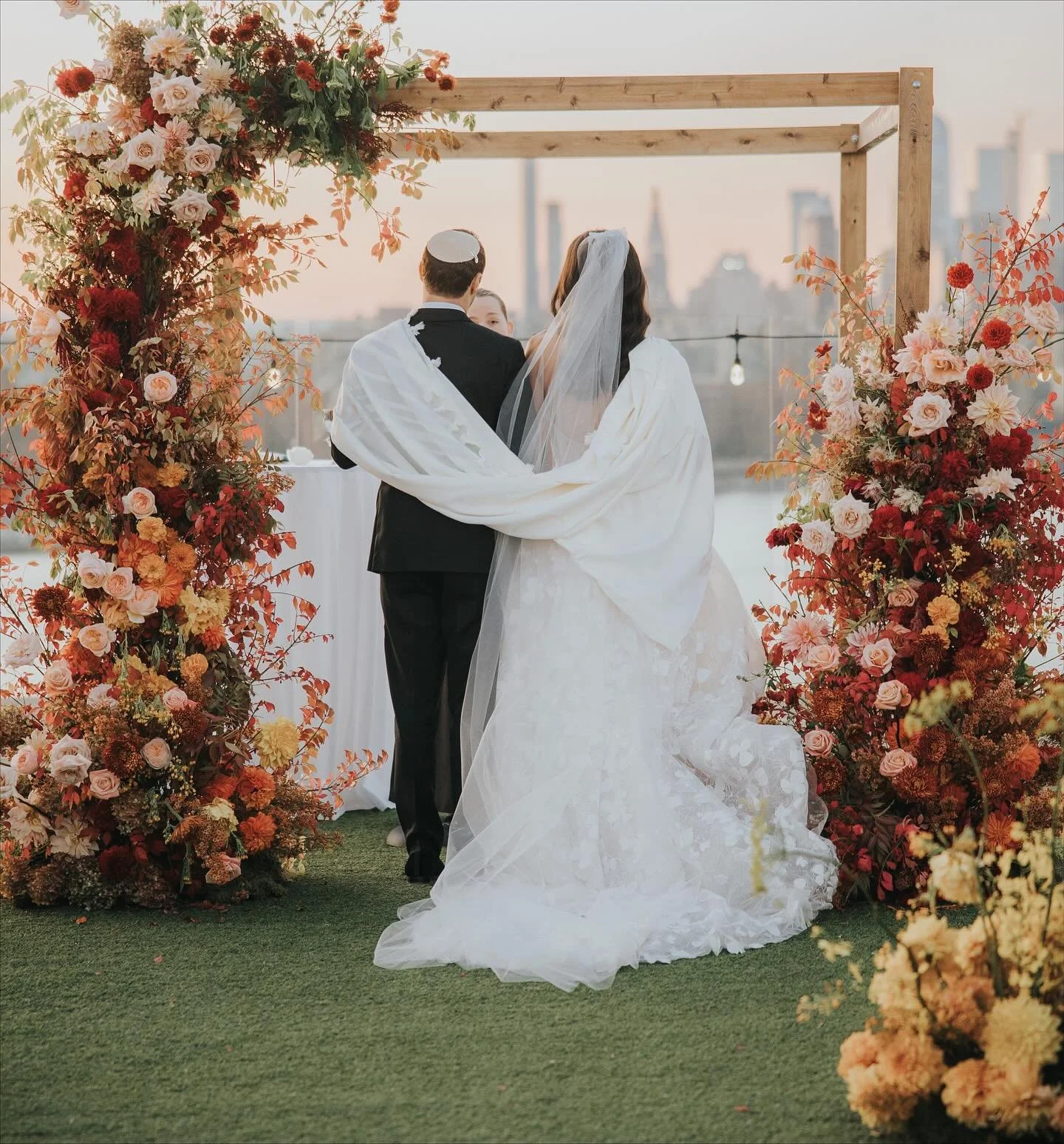 Wrapped in love beneath the most gorgeous fall chuppah 🍂✨

Golden leaves, soft textures, and meaningful tradition came together to frame the sweetest &ldquo;I do.&rdquo;
Here&rsquo;s to a season of love, warmth, and unforgettable moments.

Venue: @t