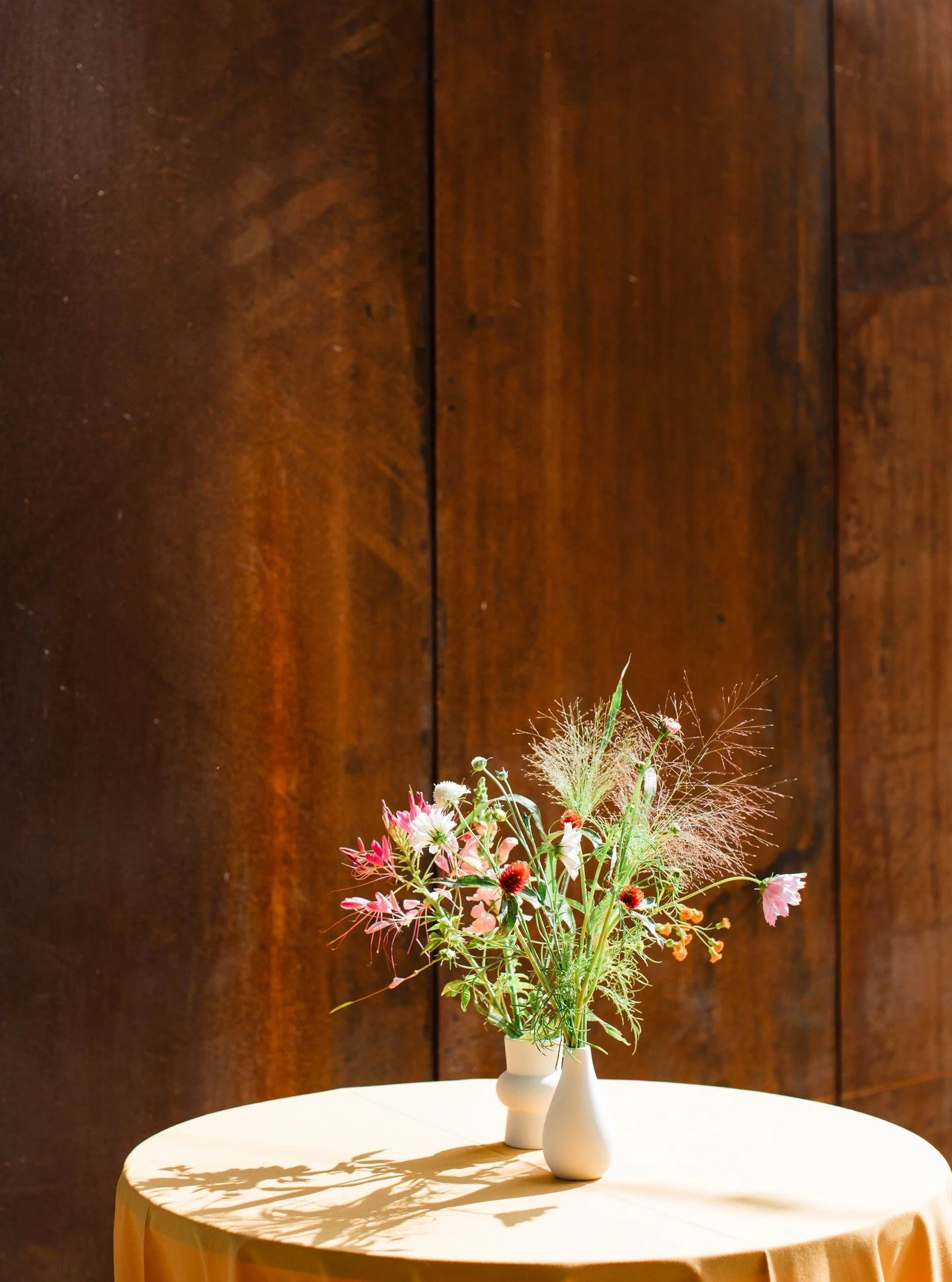 Pulling colors straight from your venue to tie everything together. 🧡

M+N featured orange to their day-of details creating a look that feels intentional and cohesive.

Because the best design doesn&rsquo;t compete with the space , it completes it.
