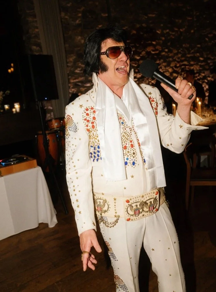 Heading into the weekend like... 🎤✨

We spend a lot of time sharing the paper details, but some of our favorite wedding moments happen once the invitations have been mailed and the party begins.

Here's to a weekend full of celebrations, happy coupl
