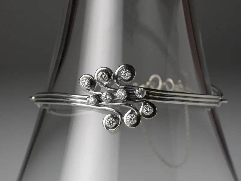 artdecodiamondplatinumbracelet.jpg