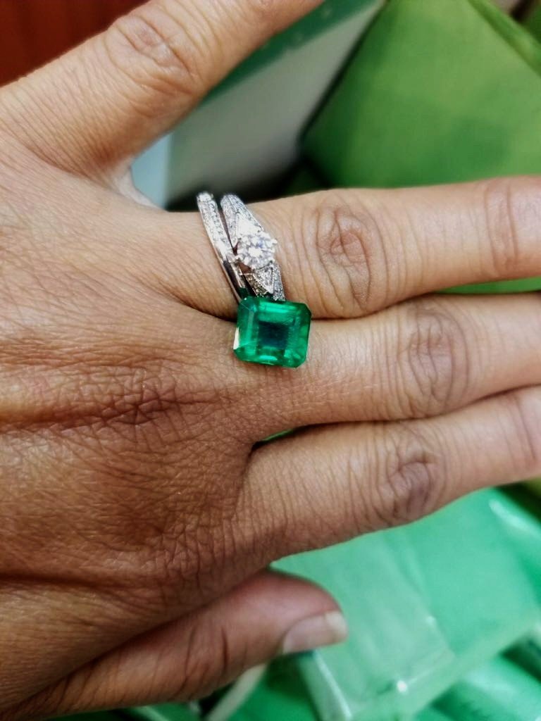 emerald_loose.jpg