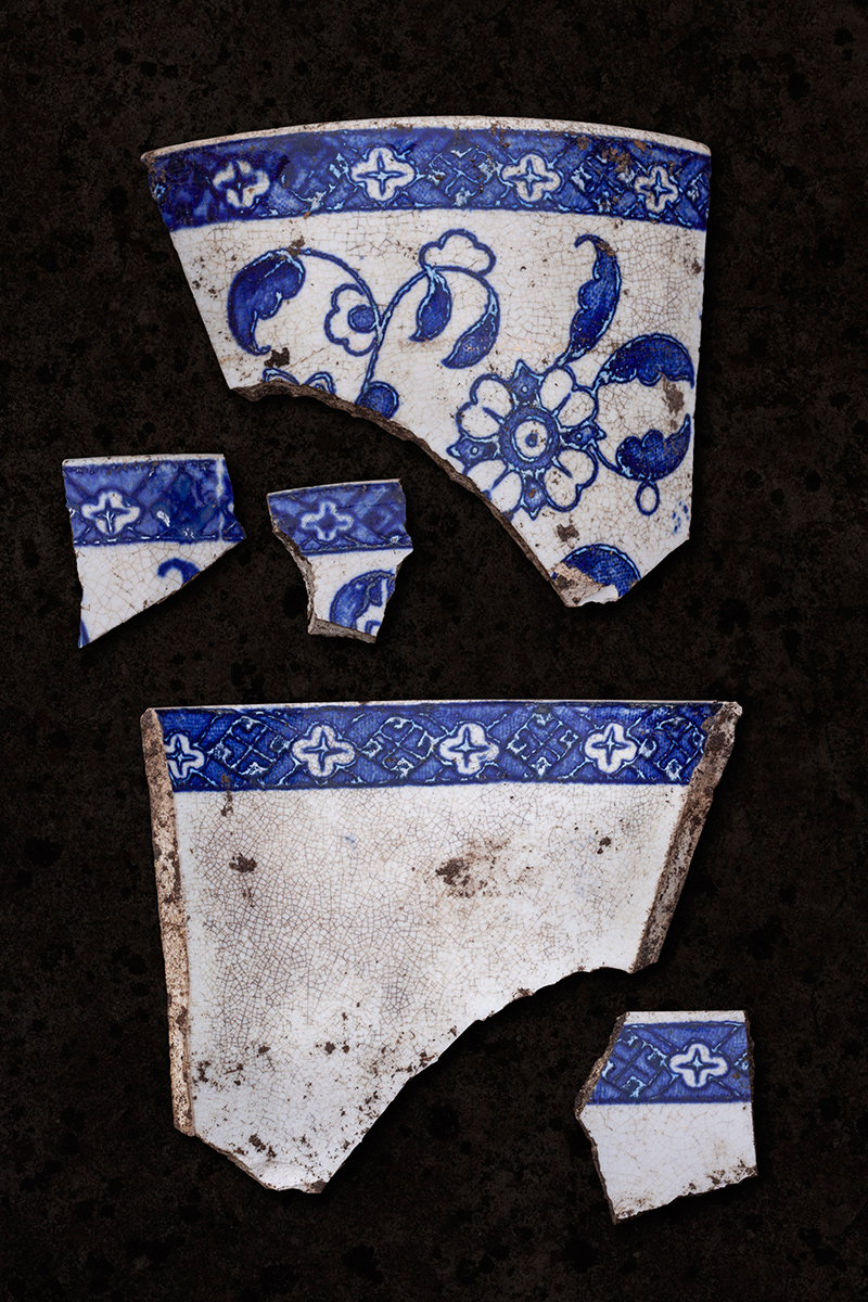 blue_ceramic_fragments_1200pxl.jpg