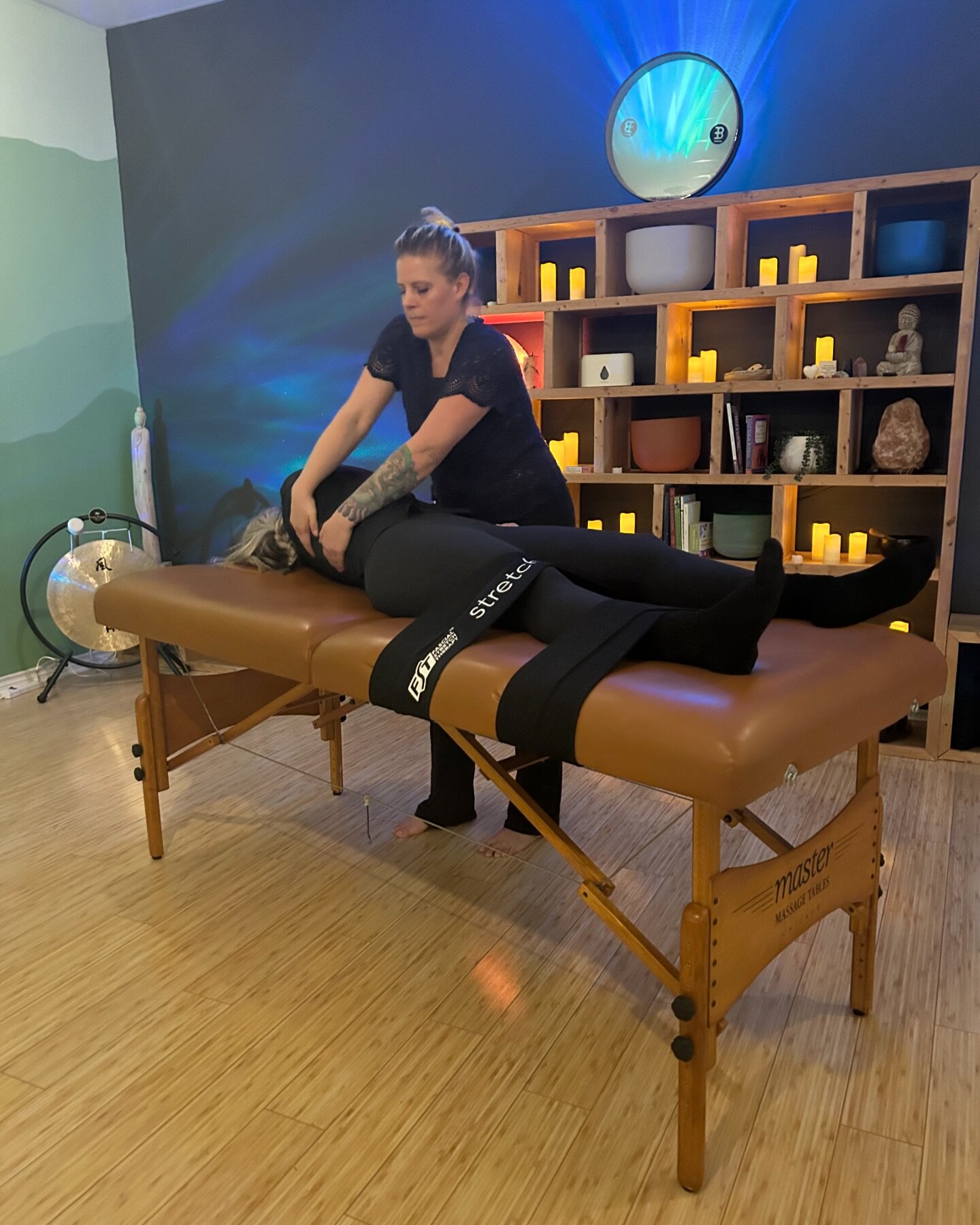 Did you know we offer FST (fascia stretch therapy) AND she is a yoga teacher ! Channing KNOWS the body!

👀👀What is FST?
FST can help to relax and retrain the muscles that are overcompensating due to injuries or soreness. It can help realign the fas