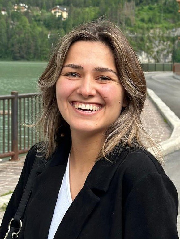 Yasmin van der Velden (Public Relations)