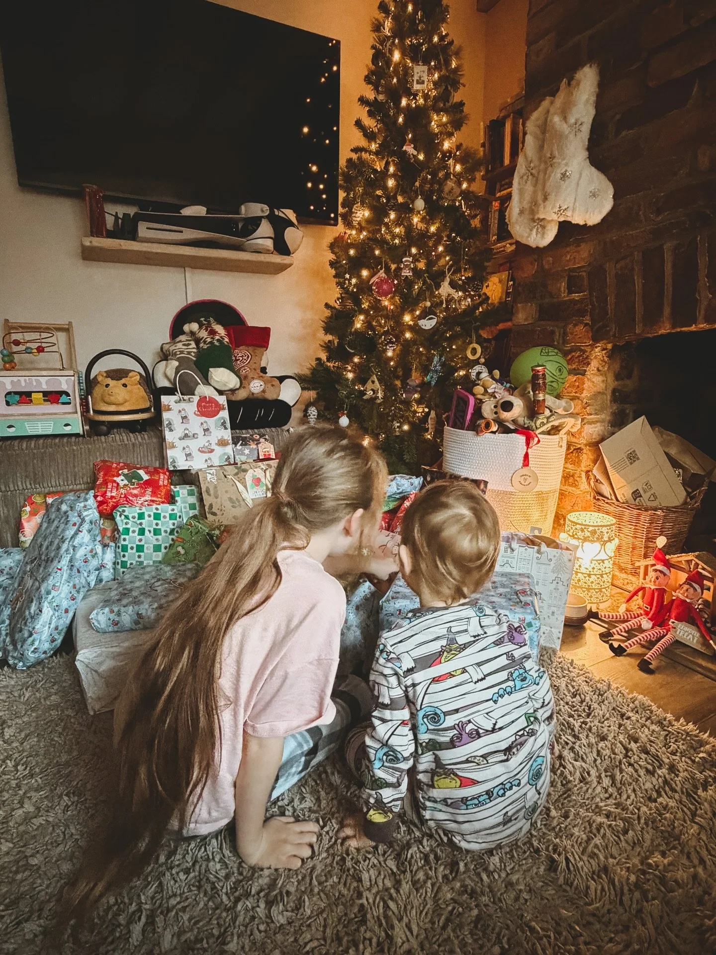 ✨ Christmas Wishes Coming True ✨

Christmas Eve magic spilled right into Christmas morning here at the cottage 🤍
One of those moments you tuck away in your heart forever.

Watching our eldest daughter Ava open her little envelope&hellip; and realise