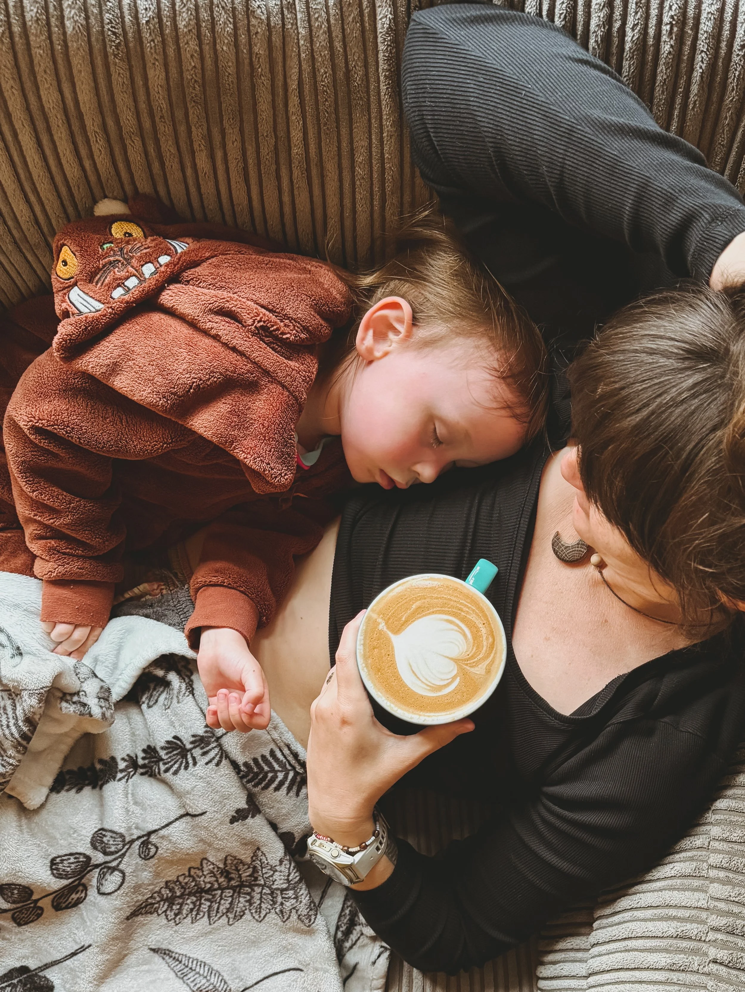 Danger naps and coffee☕️✨
This is what Saturday&rsquo;s are all about; Impromptu sofa snuggles/feeds that turn into naps, The Hobbit on the TV and misty rain coming in. A much needed pause at the end of what&rsquo;s been another busy week.