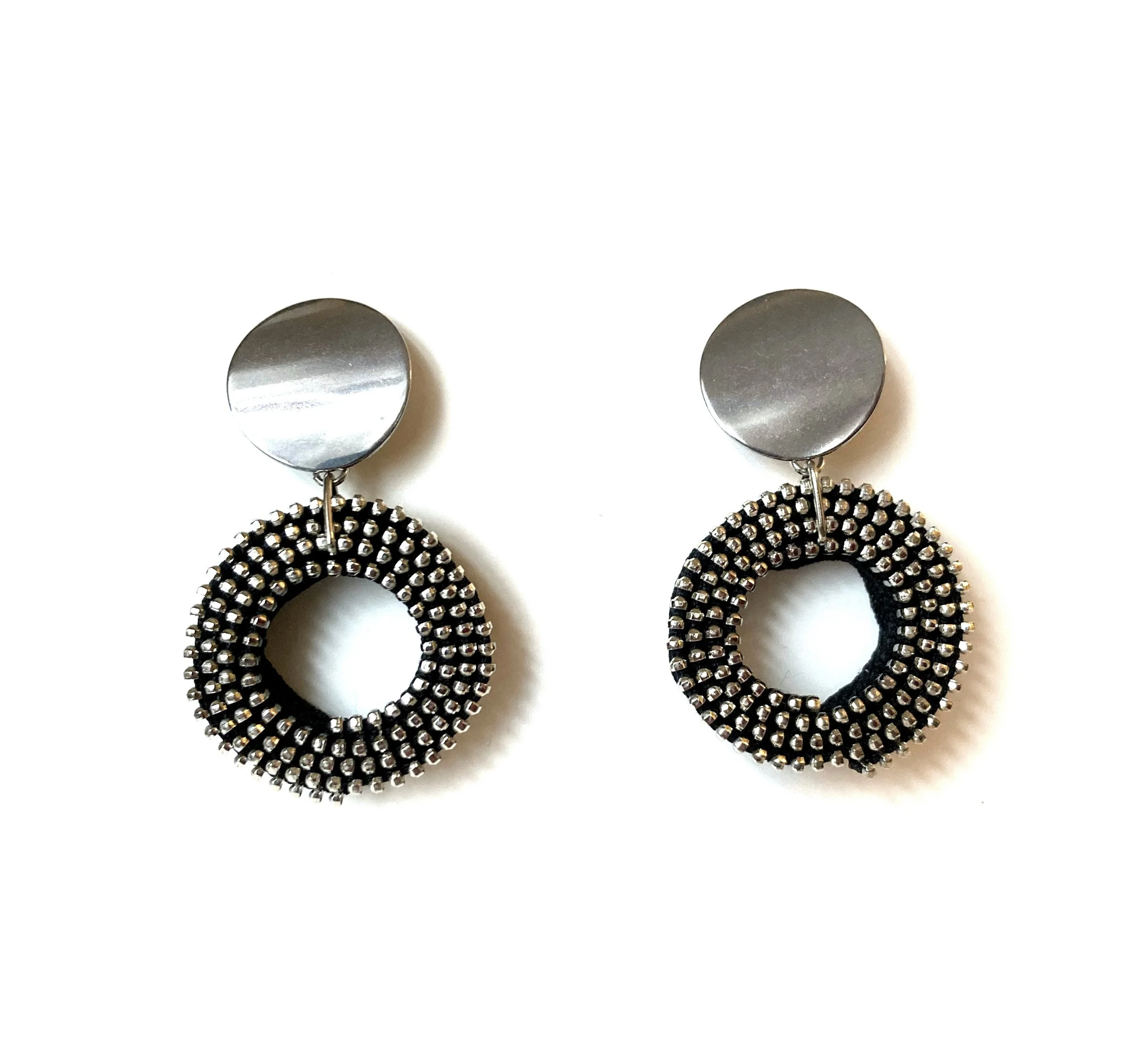 CUSAC_Circle_Max.blk:sil.zipperearrings.jpg