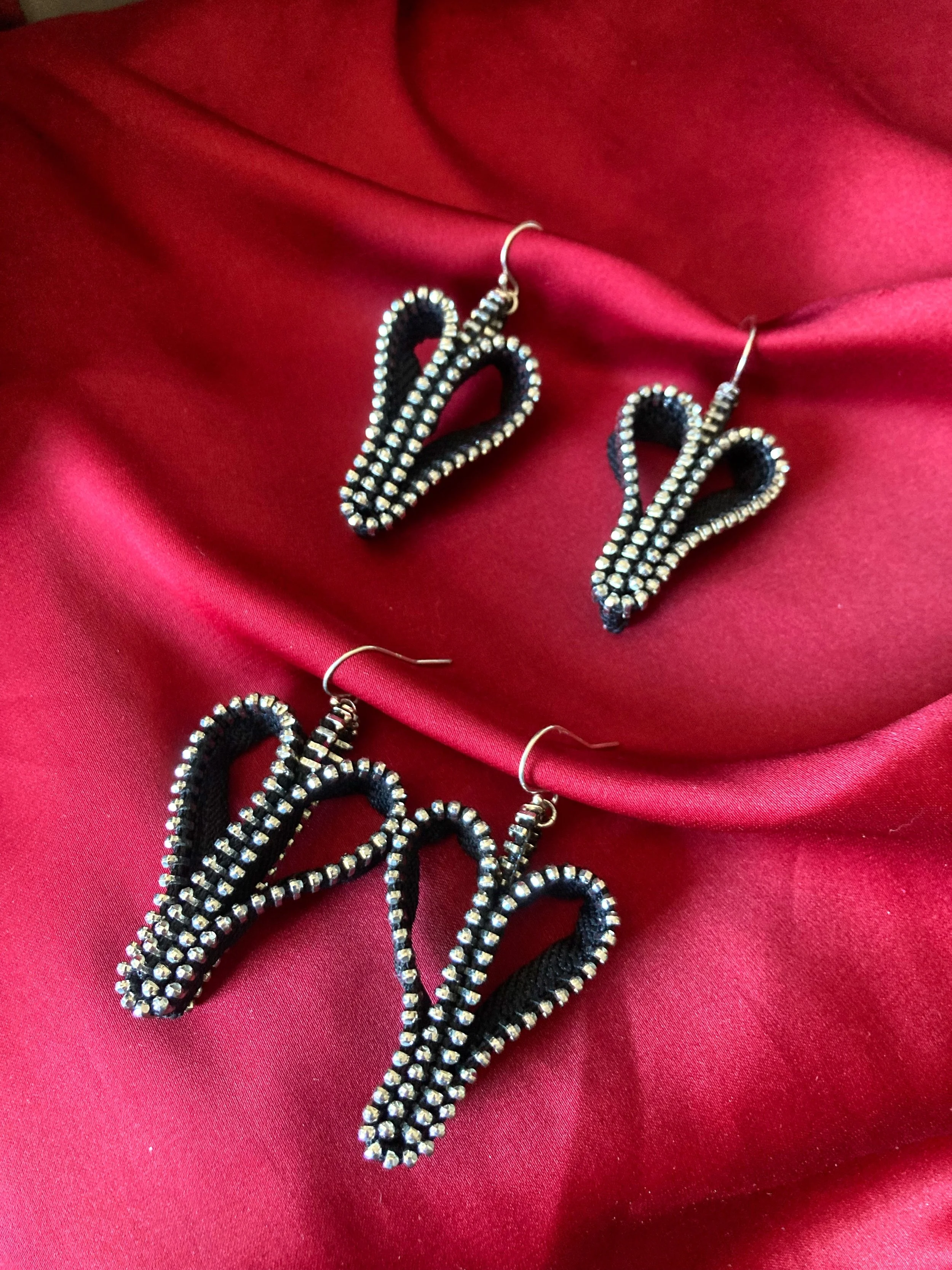 CUSACK_heart.blk.silver.earrings.S.L.jpg