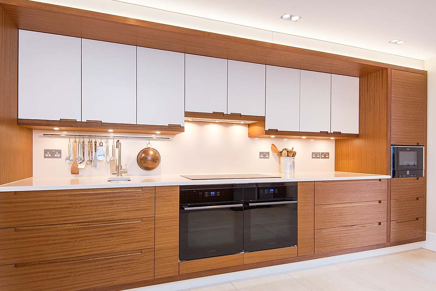 bespoke-contemporary-oak-kitchen-wide-drawers.jpg