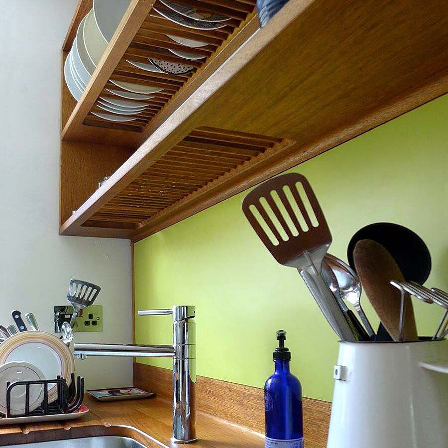 closeup-drainer-design-detail-mid-century-style-kitchen.jpg